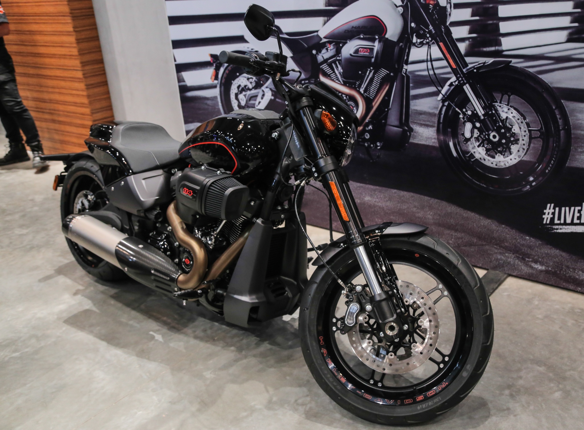 Harley-Davidson FXDR 114 ra mat anh 2