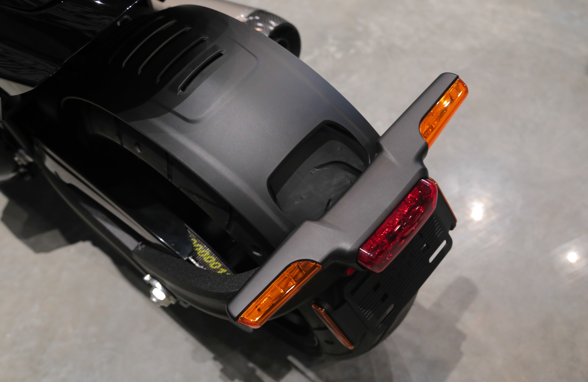 Harley-Davidson FXDR 114 ra mat anh 6