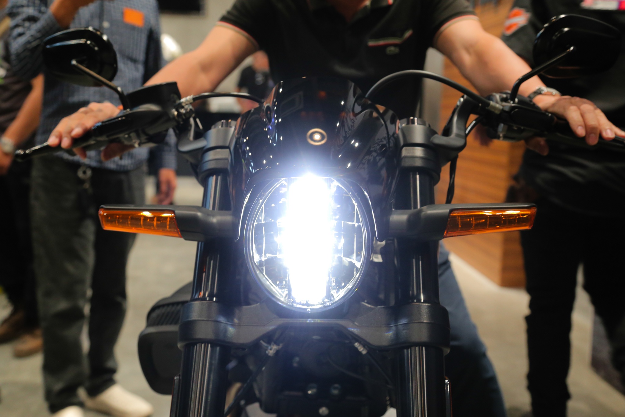 Harley-Davidson FXDR 114 ra mat anh 4