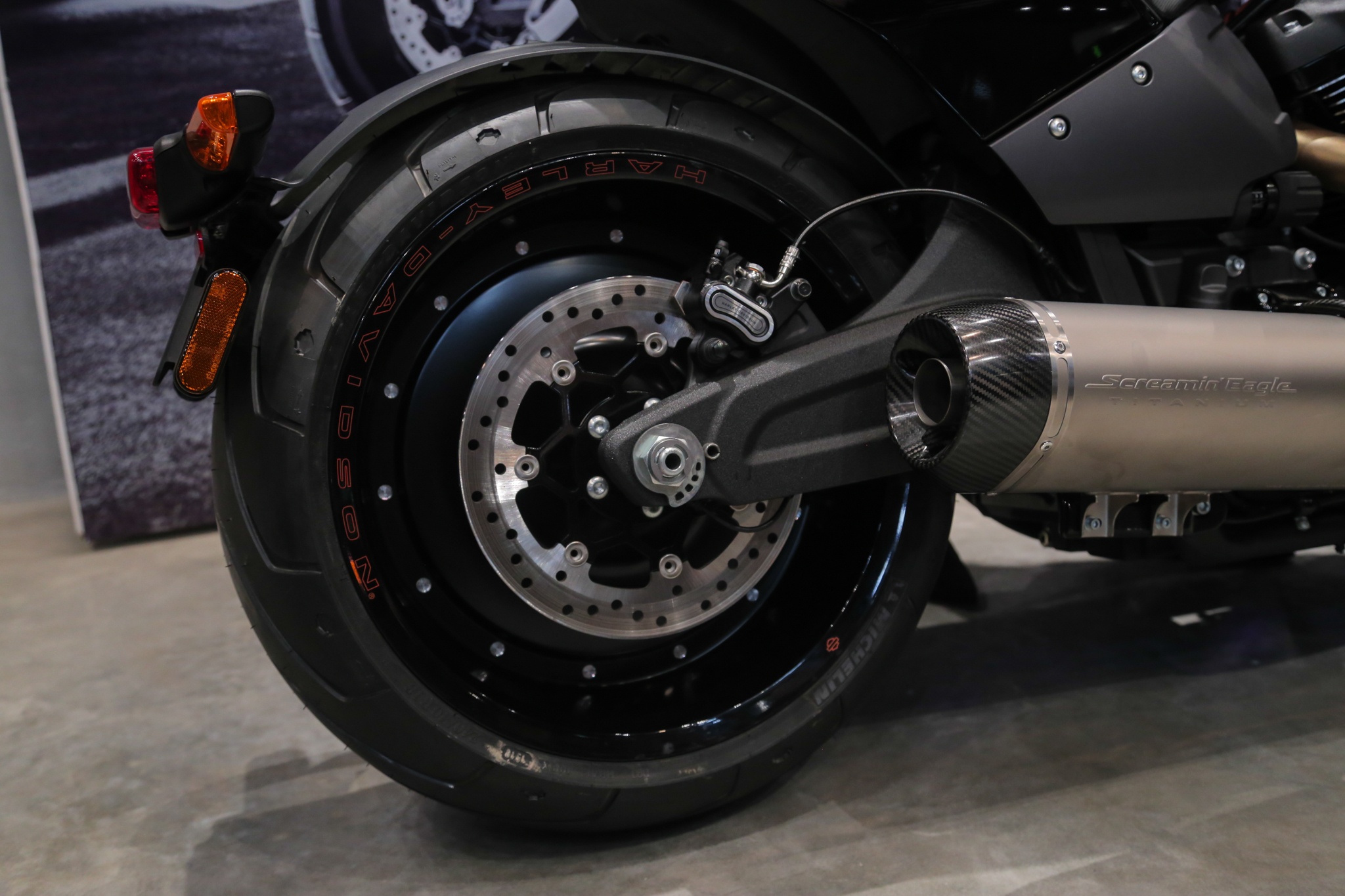 Harley-Davidson FXDR 114 ra mat anh 5