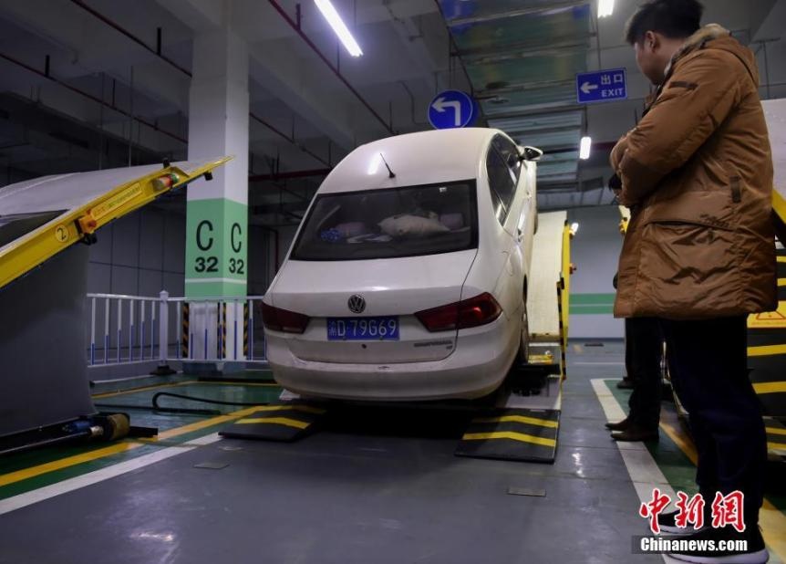 Y tuong bai do xe nghieng giup tiet kiem dien tich hinh anh