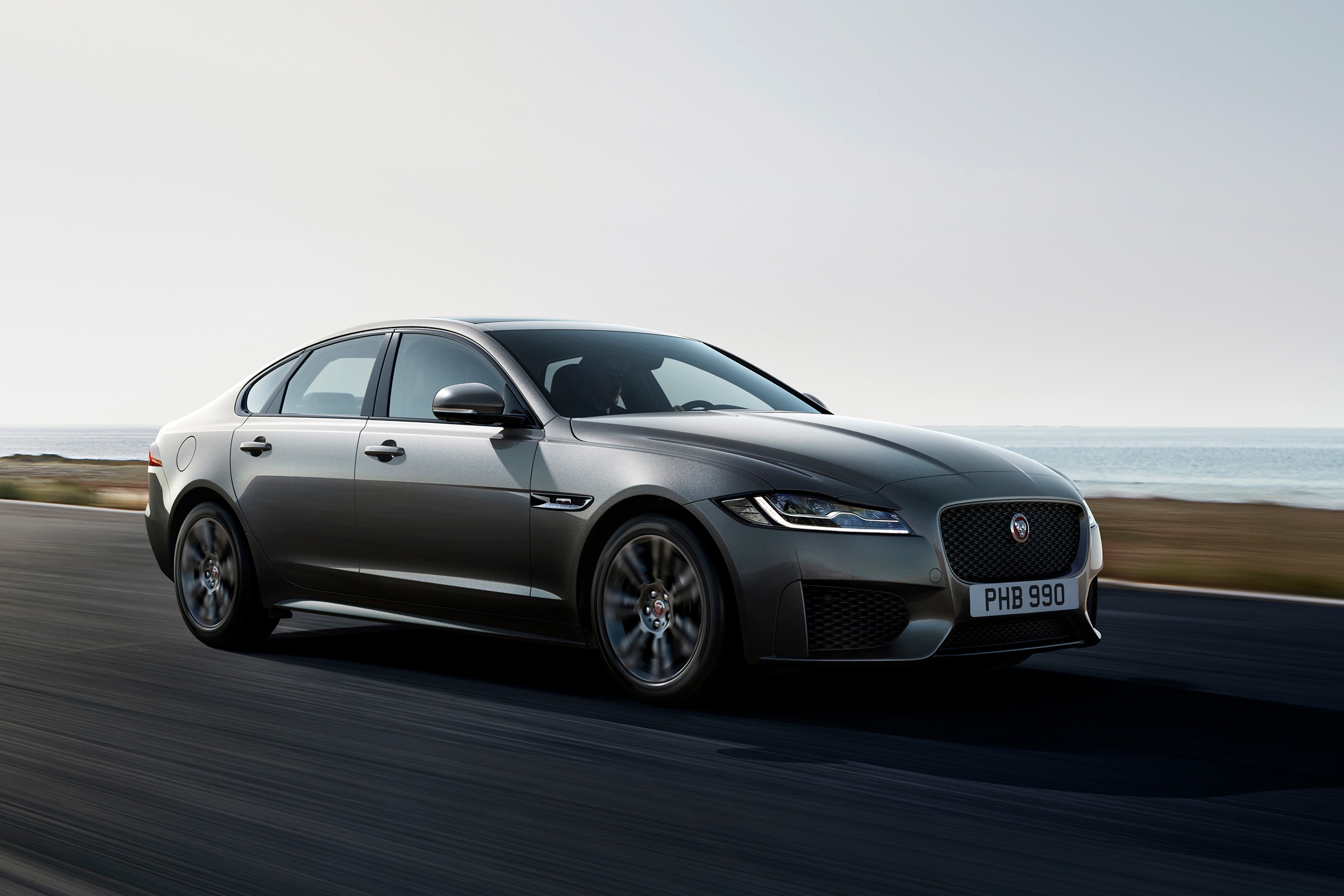 Jaguar XF va XF Sportbrake them ban dac biet anh 1