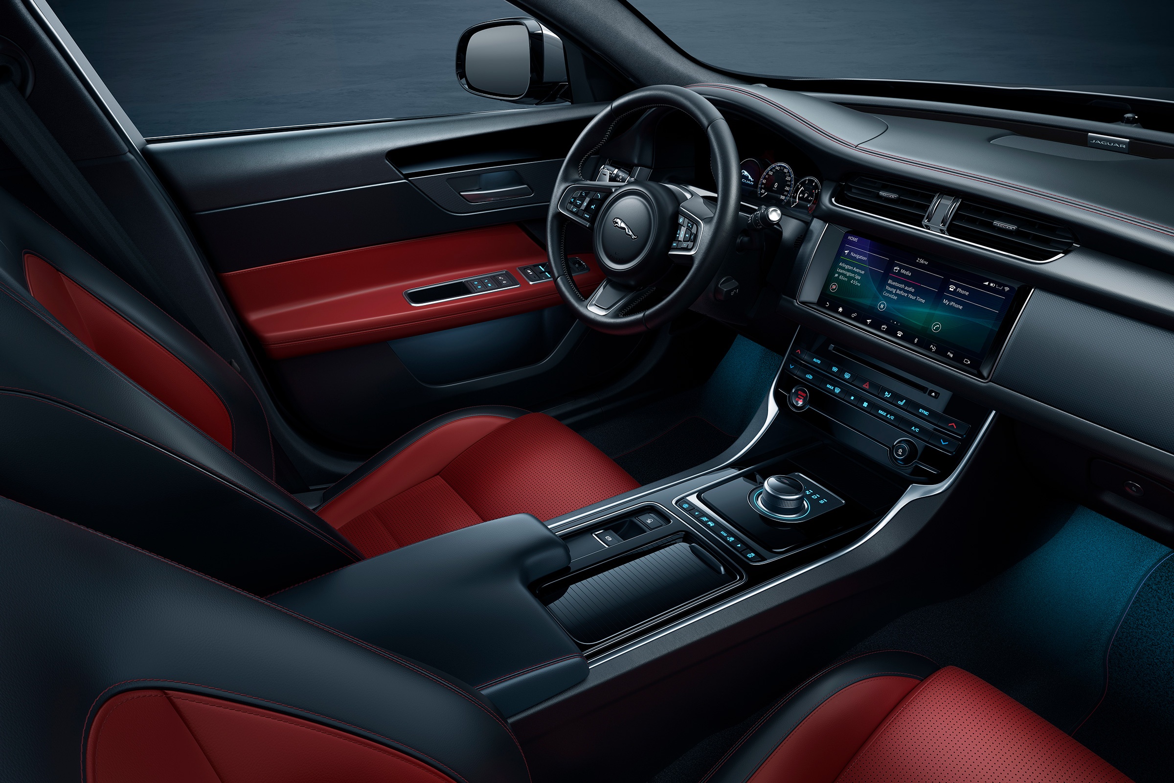 Jaguar XF va XF Sportbrake them ban dac biet anh 3