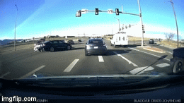 Xe Tesla thoat tai nan than ky nho trang bi phanh tu dong khan cap hinh anh