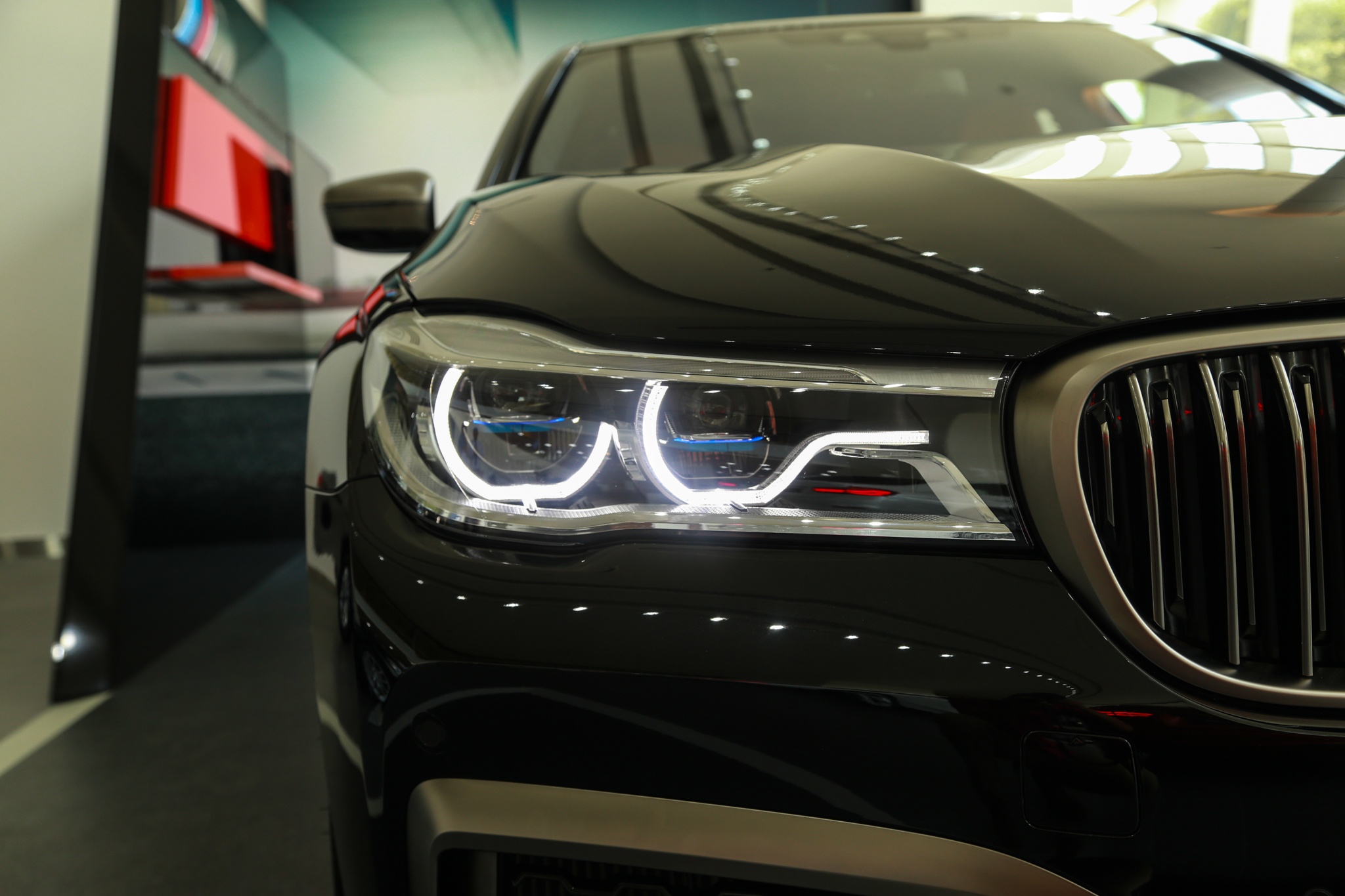 BMW M760Li XDrive 2019 tai Viet Nam anh 3