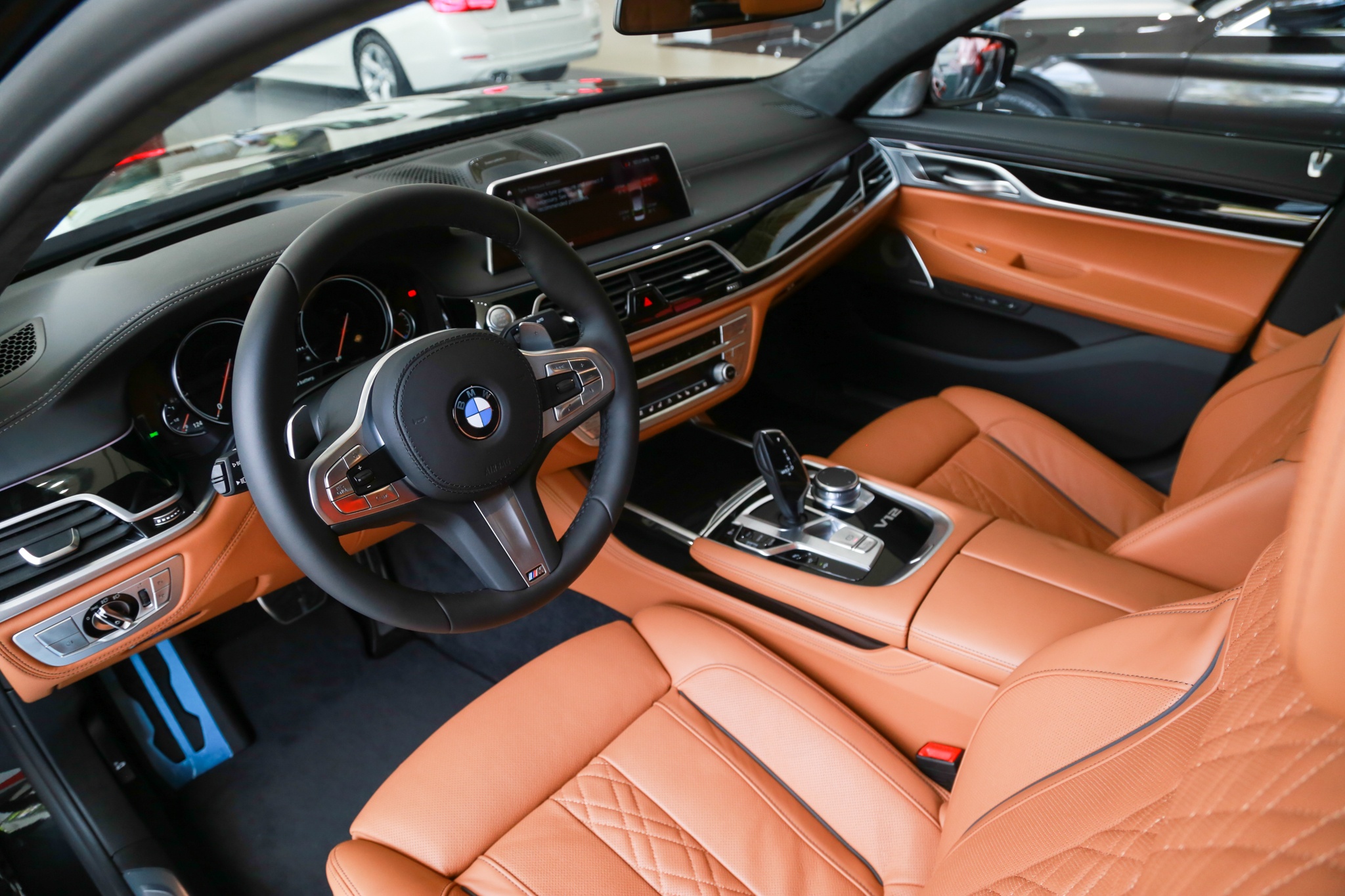 BMW M760Li XDrive 2019 tai Viet Nam anh 7