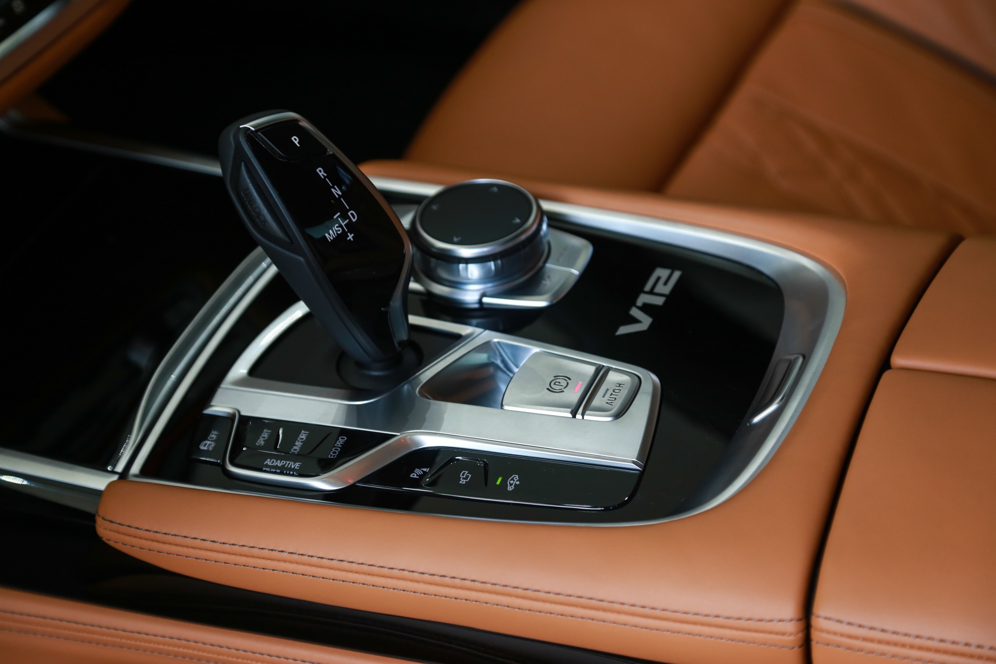 BMW M760Li XDrive 2019 tai Viet Nam anh 9