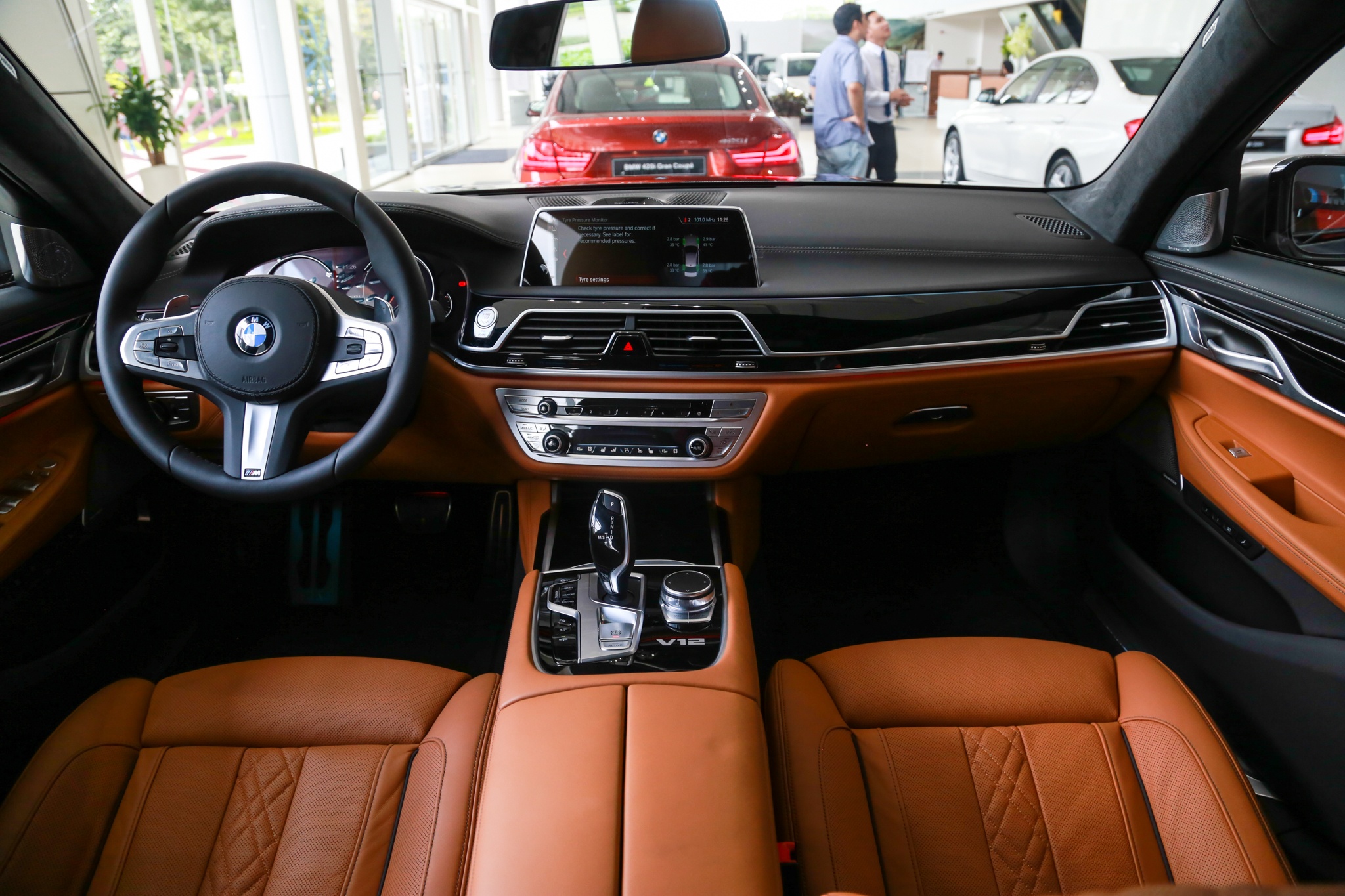 BMW M760Li XDrive 2019 tai Viet Nam anh 8