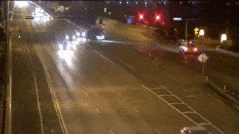 Vuot den do o van toc 206 km/h, chiec xe hoi gay tai nan kinh hoang hinh anh