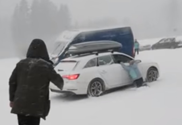 Audi A4 'truot tuyet' trong vo vong hinh anh