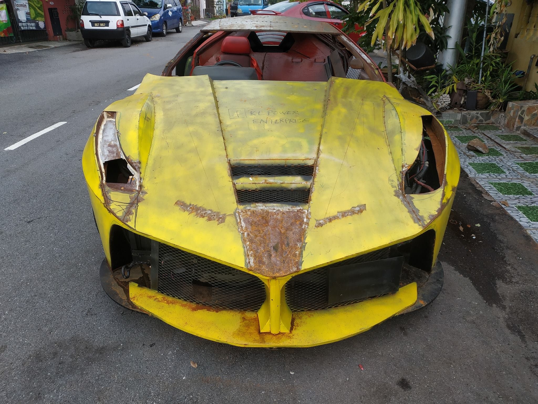 Dan choi tu che sieu xe LaFerrari tu sat vun hinh anh