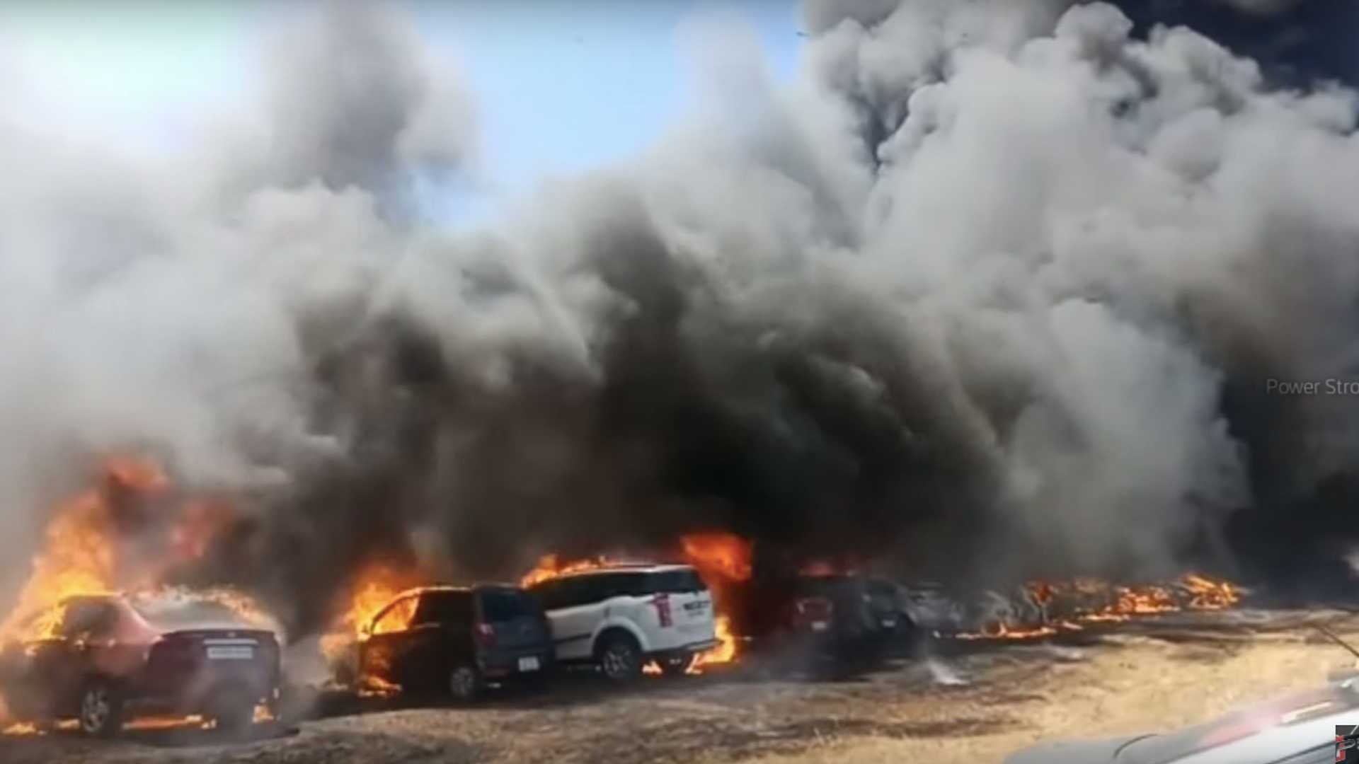 300 oto chay rui vi mot dieu thuoc anh 1