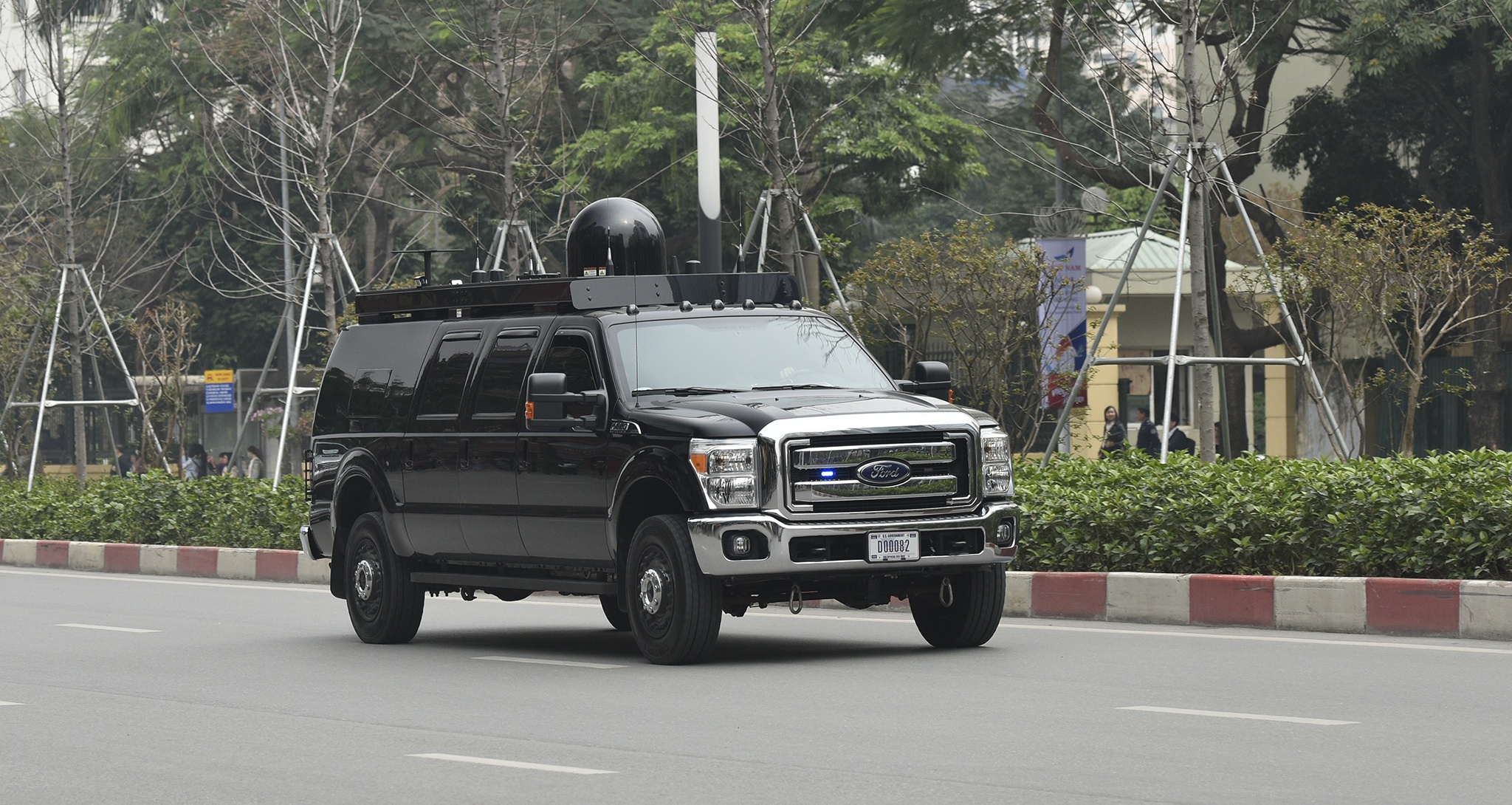 'Tan binh' Ford F-350 Super Duty trong doan xe ho tong ong Trump hinh anh