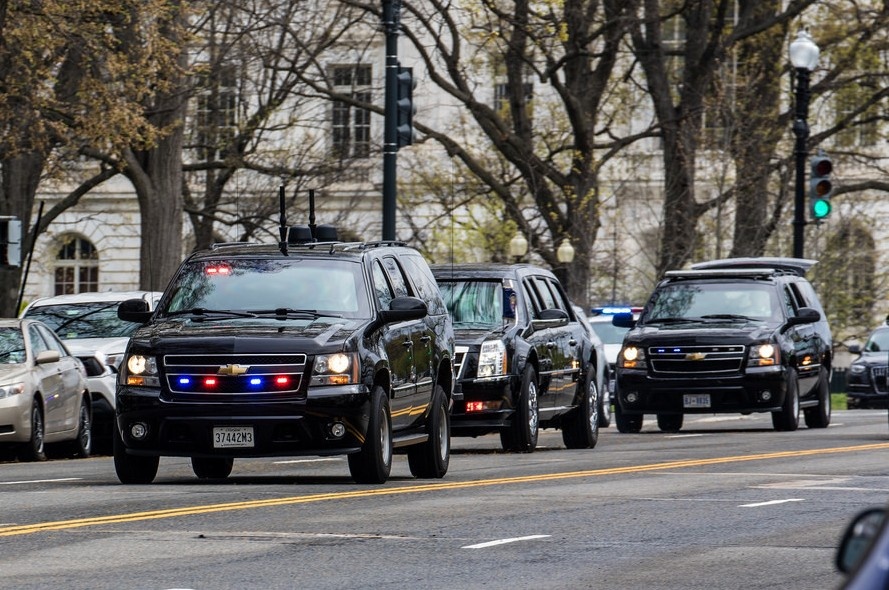 Chevrolet Suburban: 'Manh tuong' trong doan xe bao ve Donald Trump hinh anh