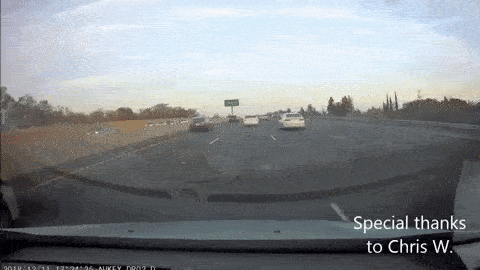 Che do tu lai khong hoat dong suyt khien tai xe Tesla bo mang hinh anh