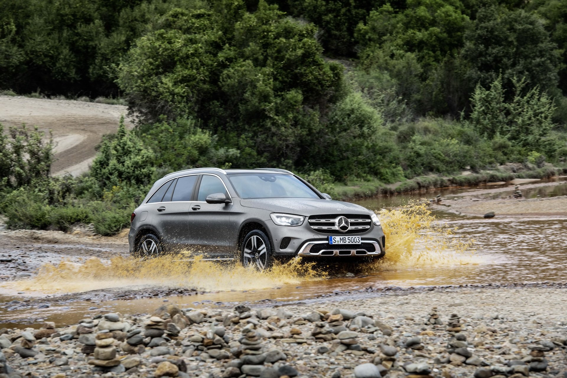 Mercedes-Benz GLC 2020 ra mat, nhieu thay doi du chi la facelift hinh anh
