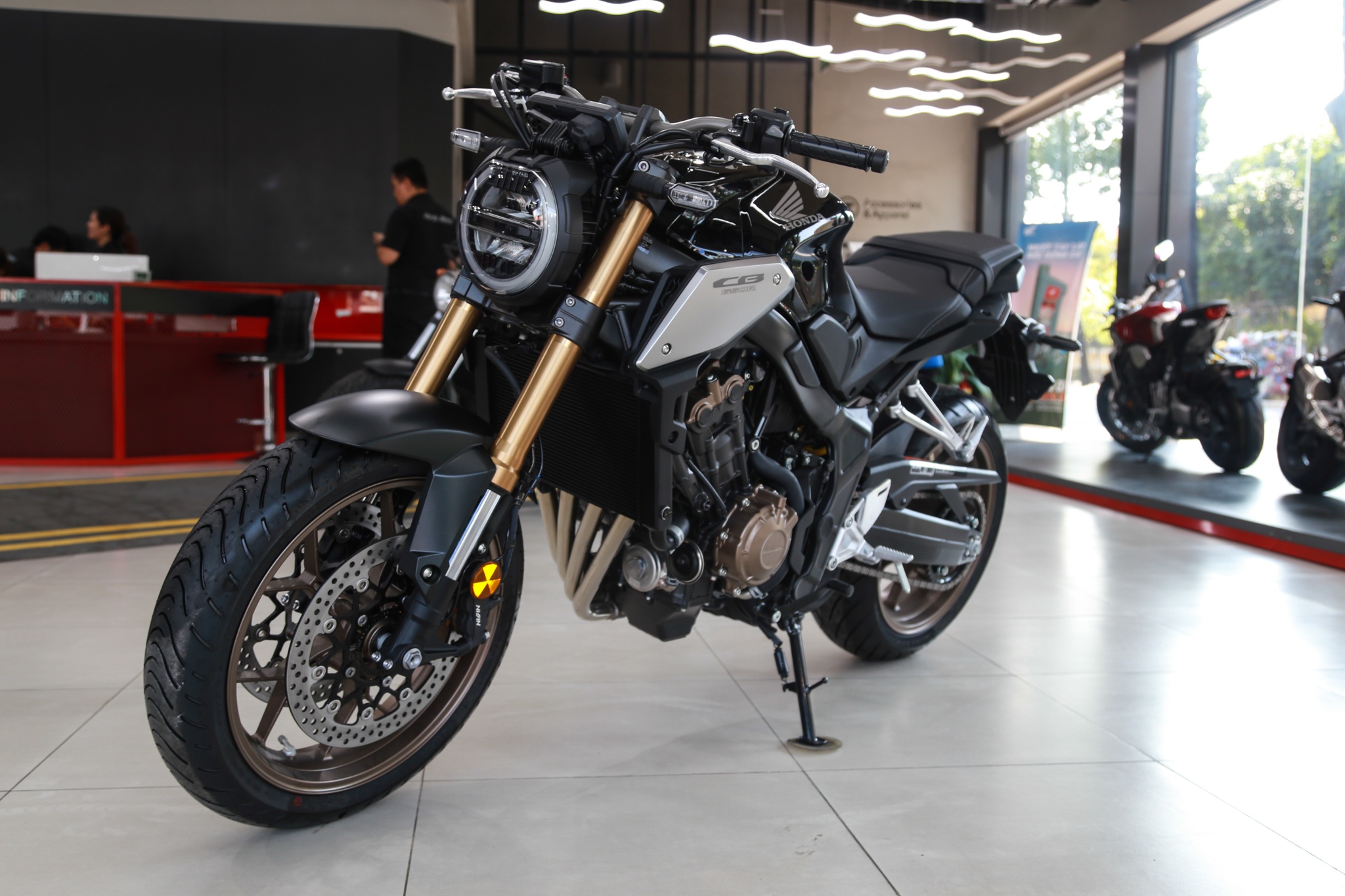 Honda CB650R ban sach khi cap ben dai ly anh 1