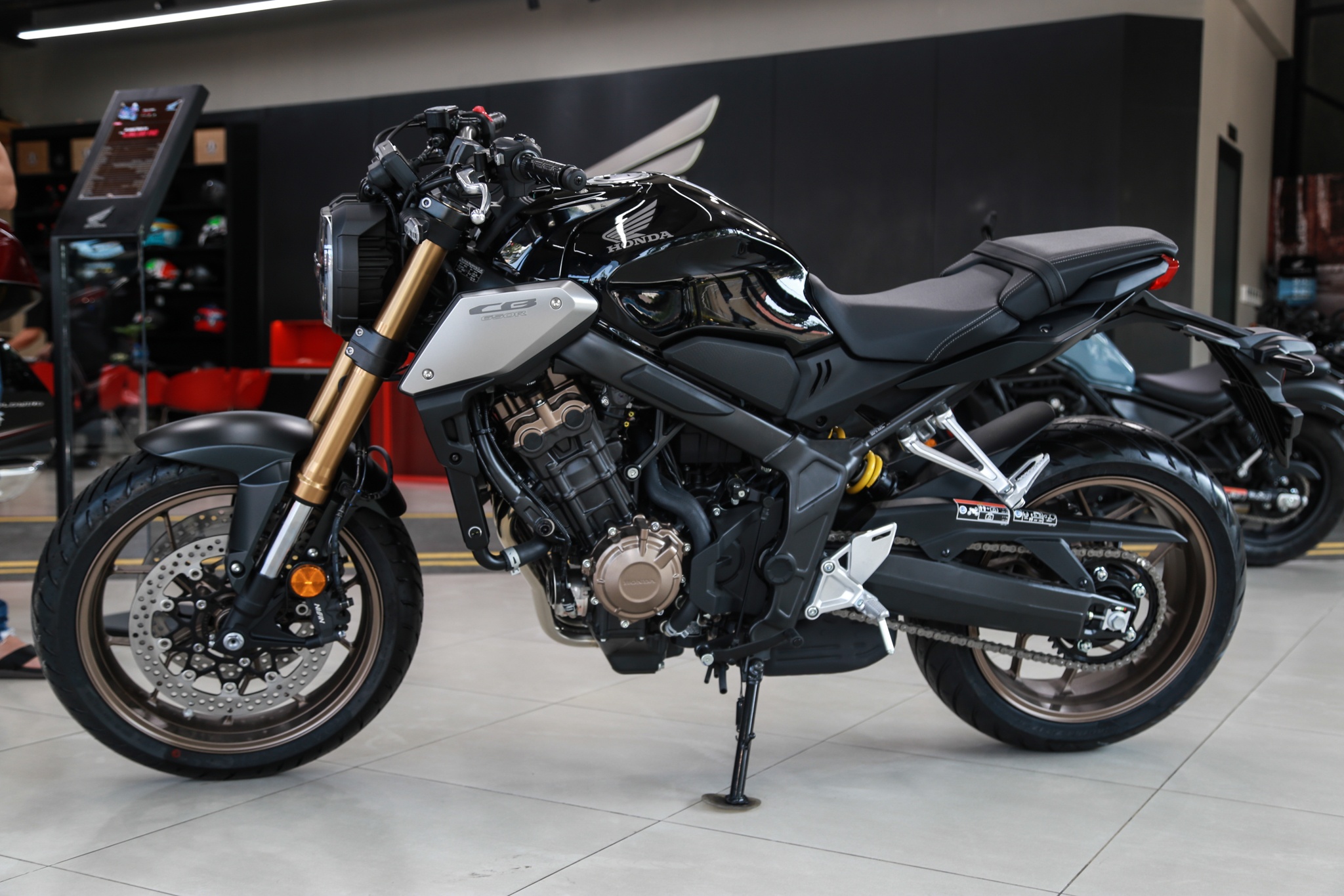 Honda CB650R ban sach khi cap ben dai ly anh 6