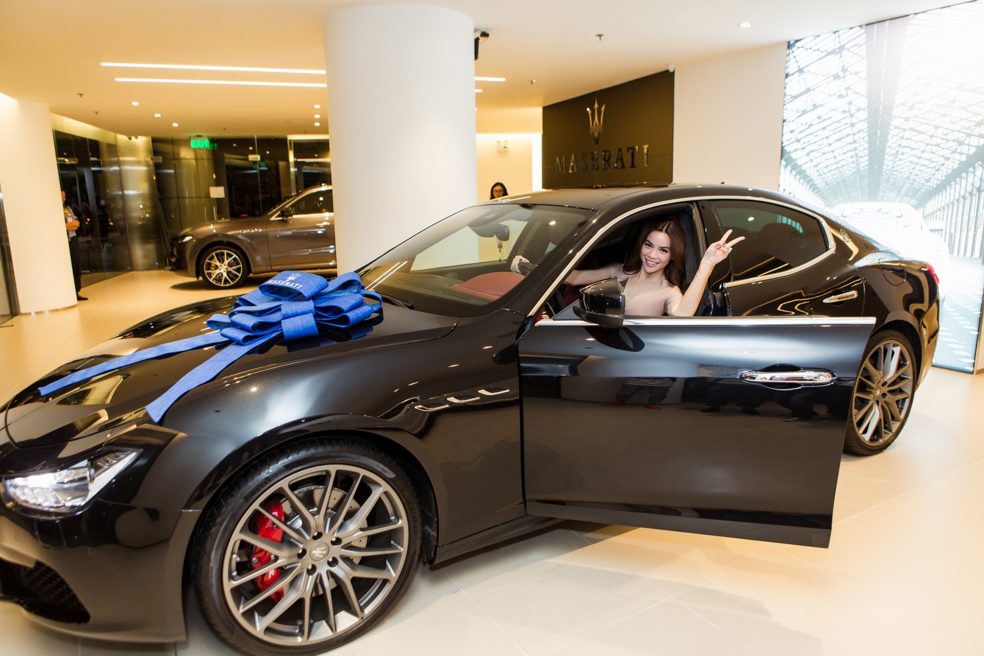 Nhung my nhan Viet noi tieng choi xe sang chuc ty hinh anh