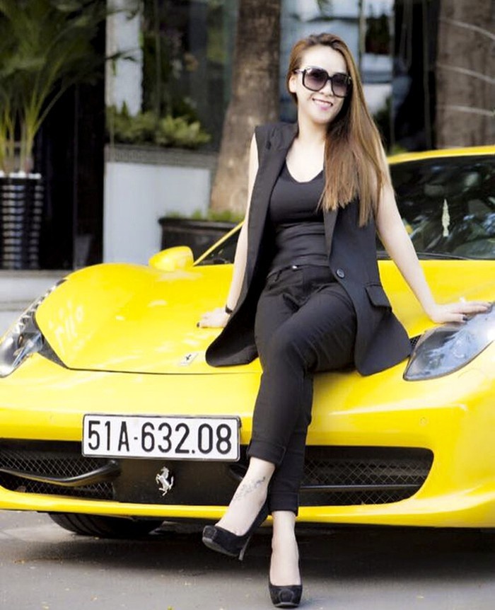 Những mỹ nhân Việt nổi tiếng chơi xe sang ảnh 2 Nhung my nhan Viet noi tieng choi xe sang anh 2