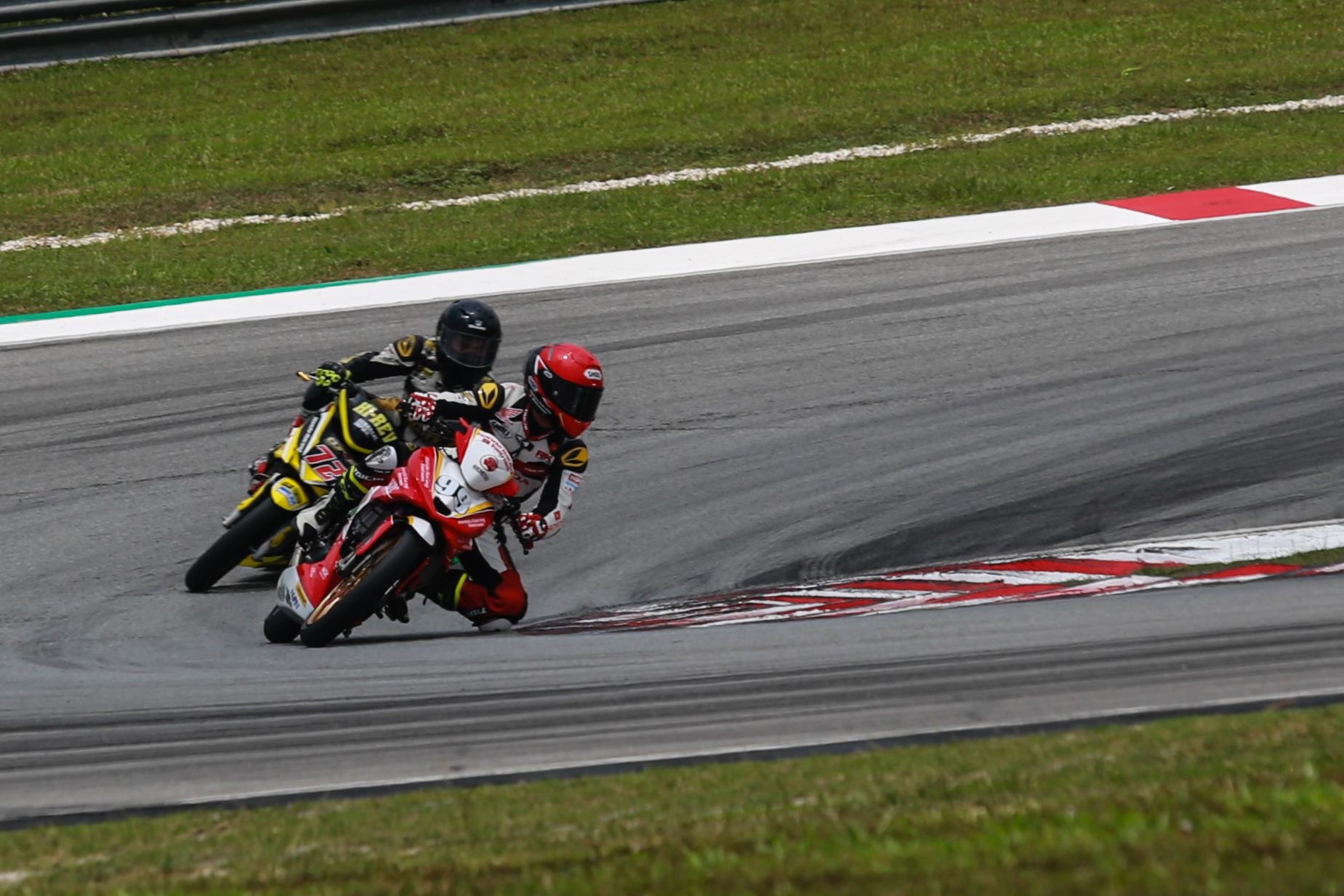 Chang 1 giai dua ARRC 2019 anh 5