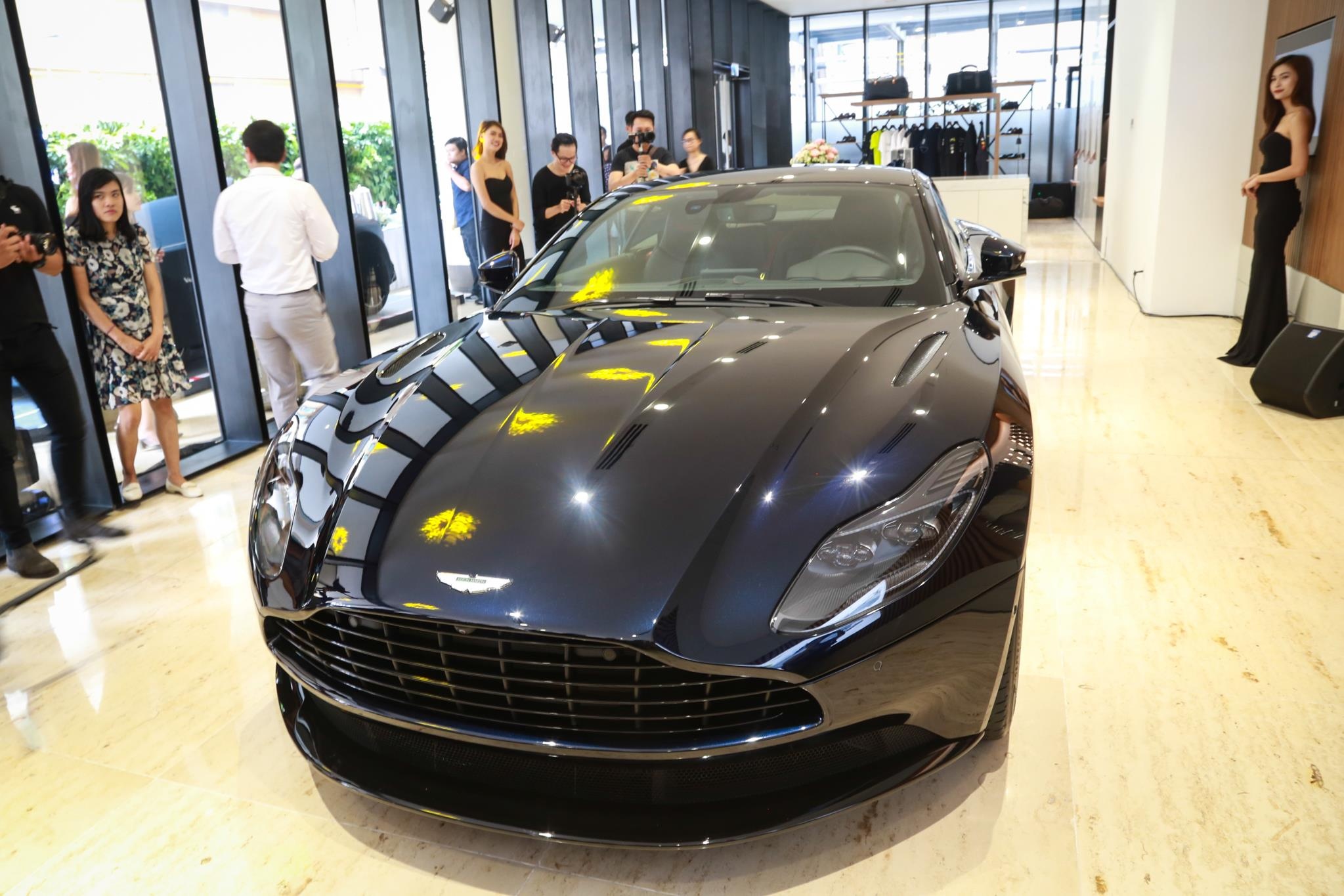 Chi tiet Aston Martin DB11 tai VN anh 2