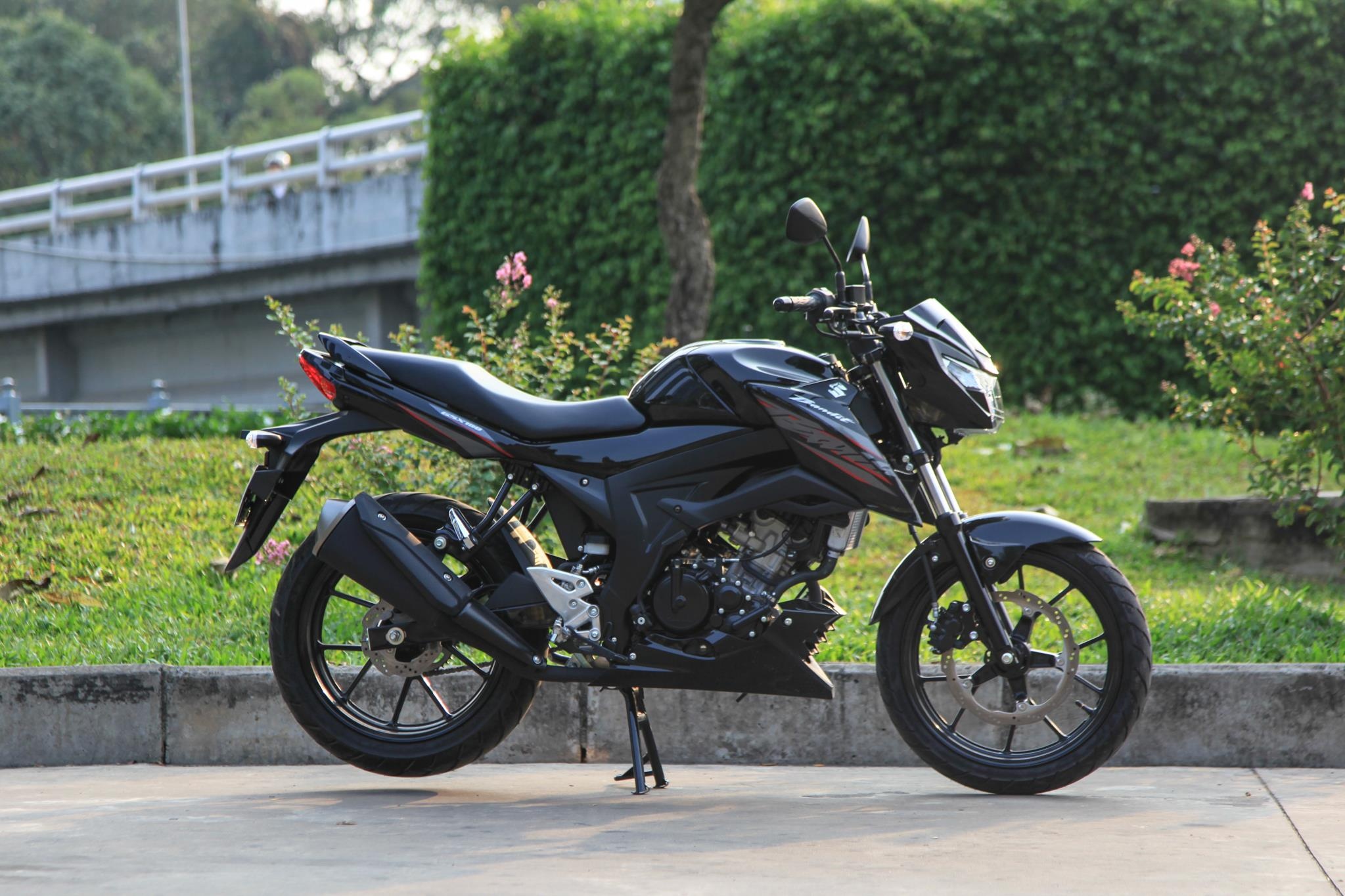 Danh gia Suzuki GSX 150 Bandit: Danh doi 'nhan sac' lay tien nghi hinh anh