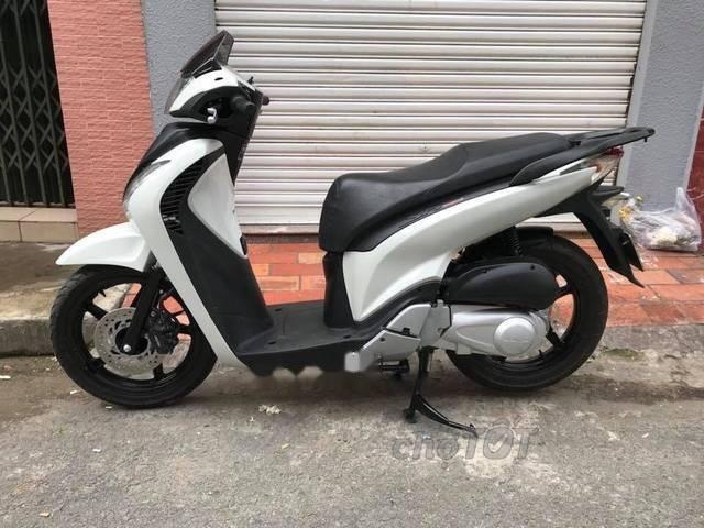 Honda SH cu rao ban gia ngang oto o TP.HCM hinh anh