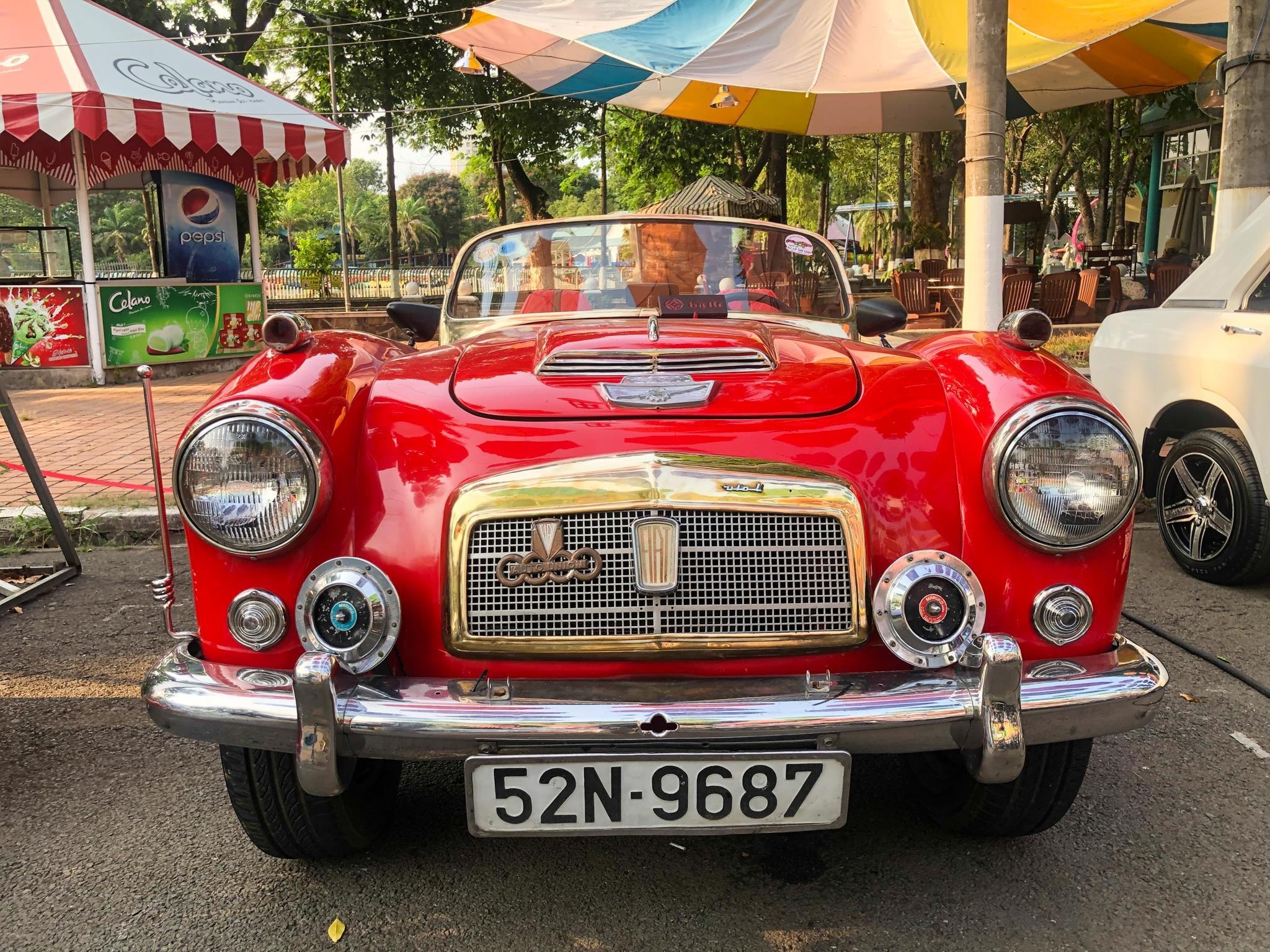 Dan xe co quy tu tai TP.HCM, nhieu xe co 'xin' dang chiem nguong hinh anh