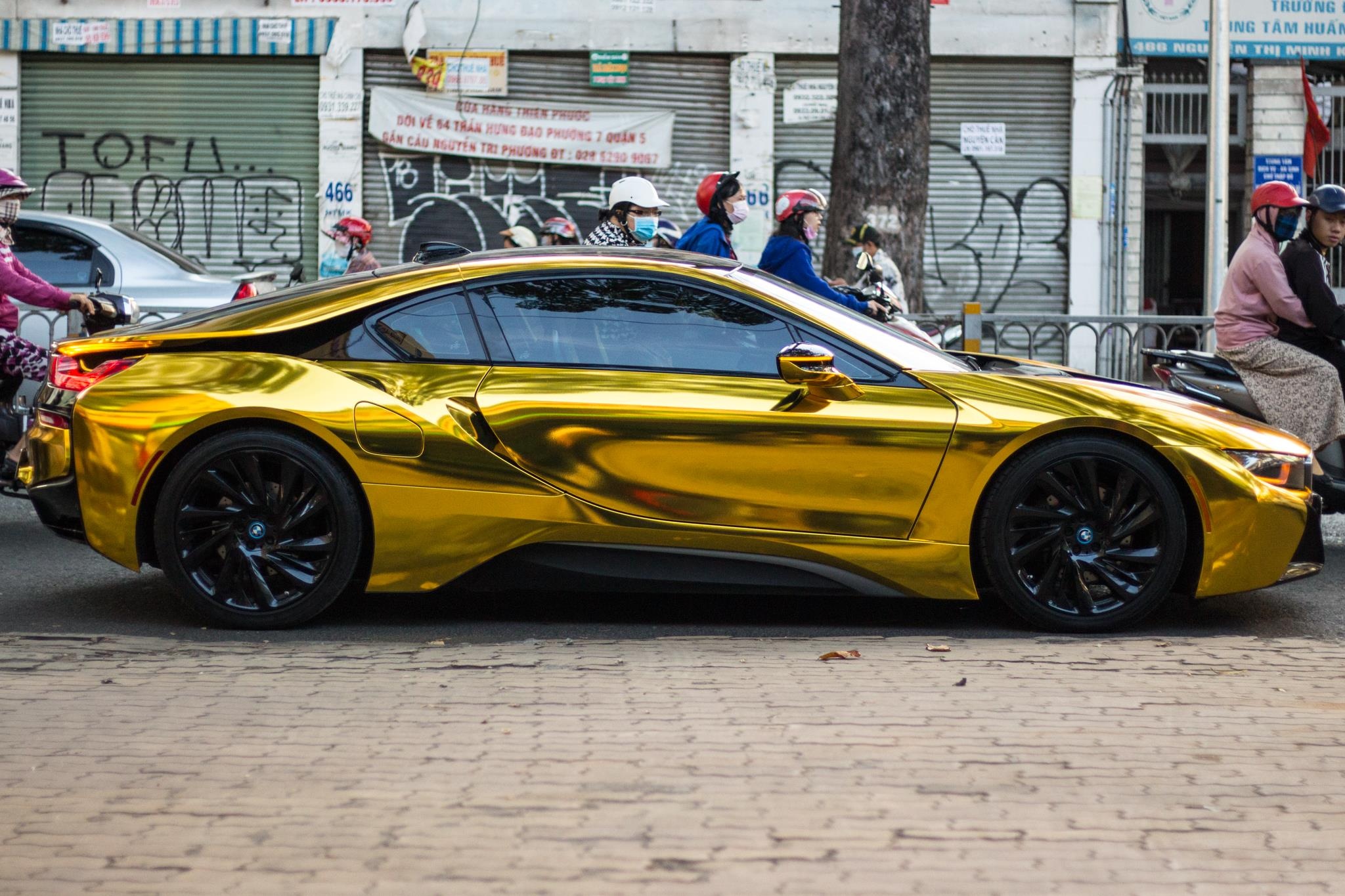 BMW i8 phong cach ma vang anh 8