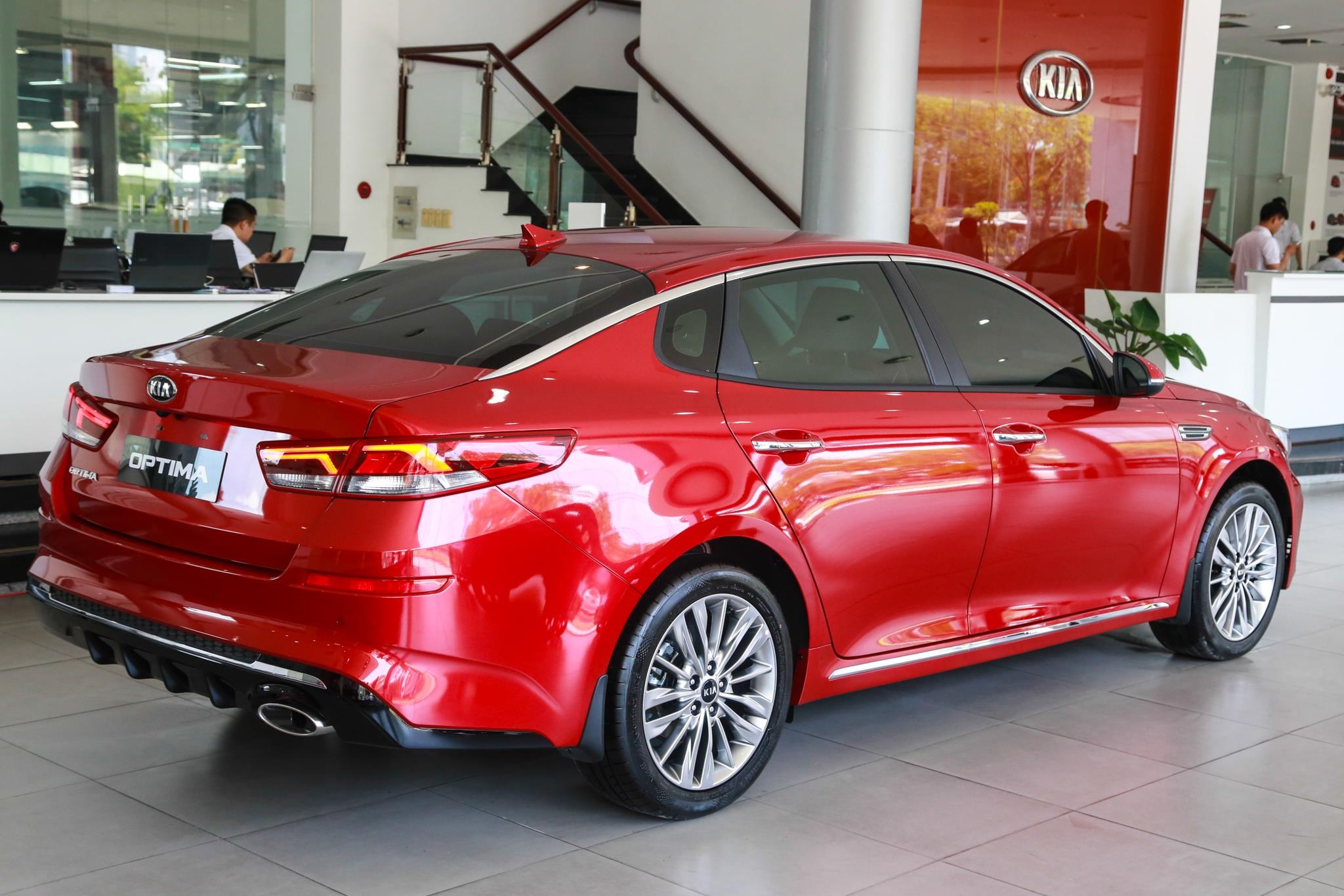 Kia Optima 2019 красная