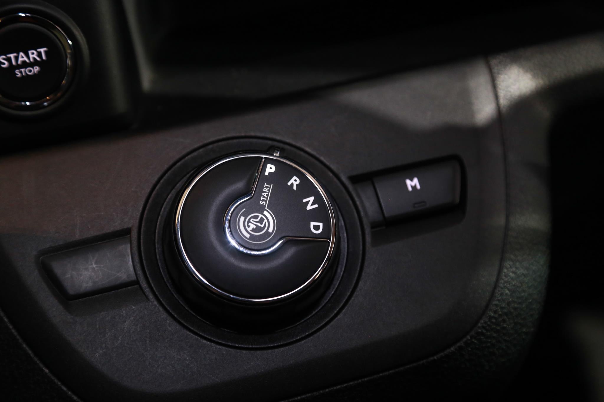 Can canh Peugeot Traveller vua ra mat anh 13