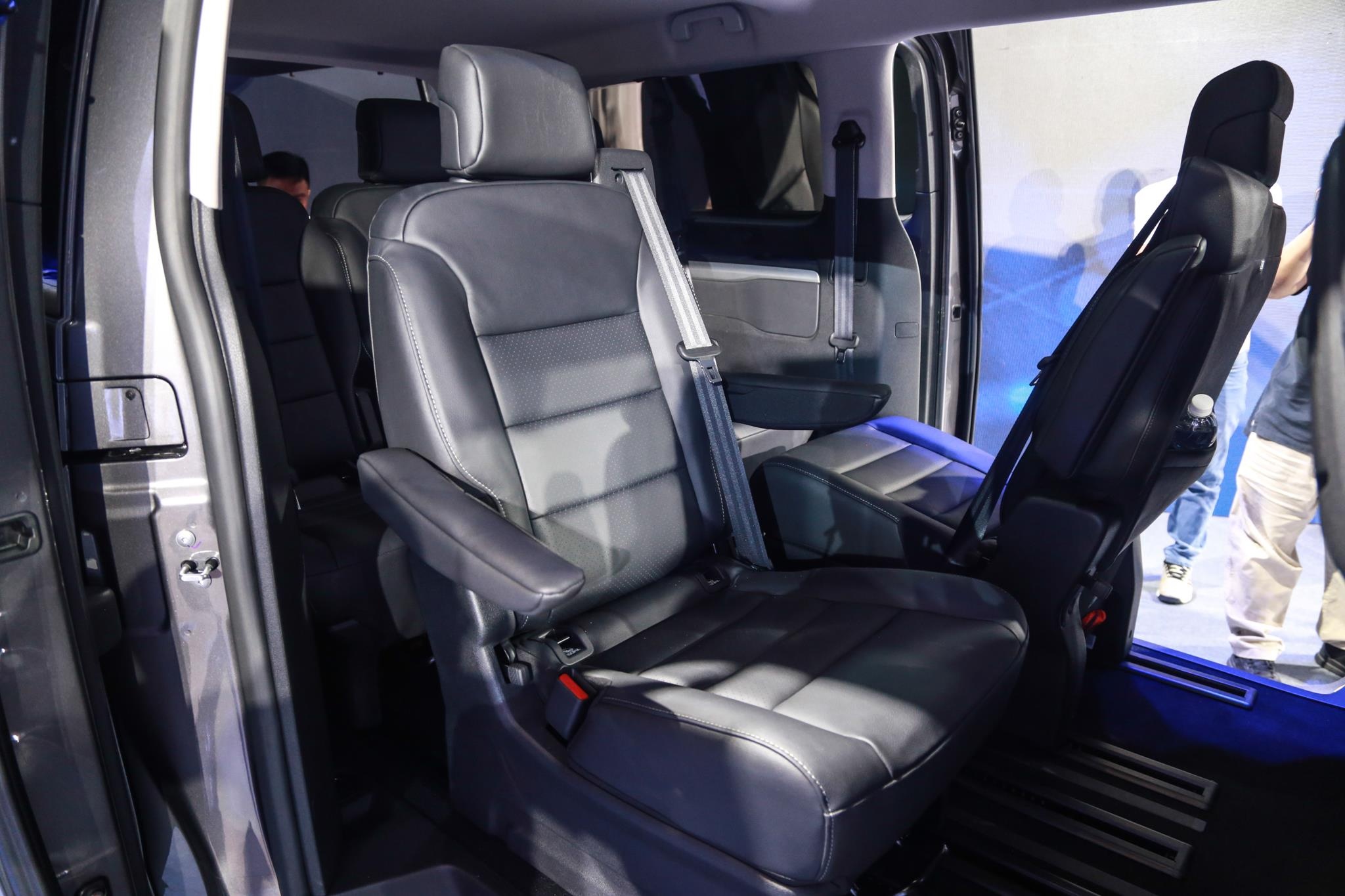 Can canh Peugeot Traveller vua ra mat anh 7