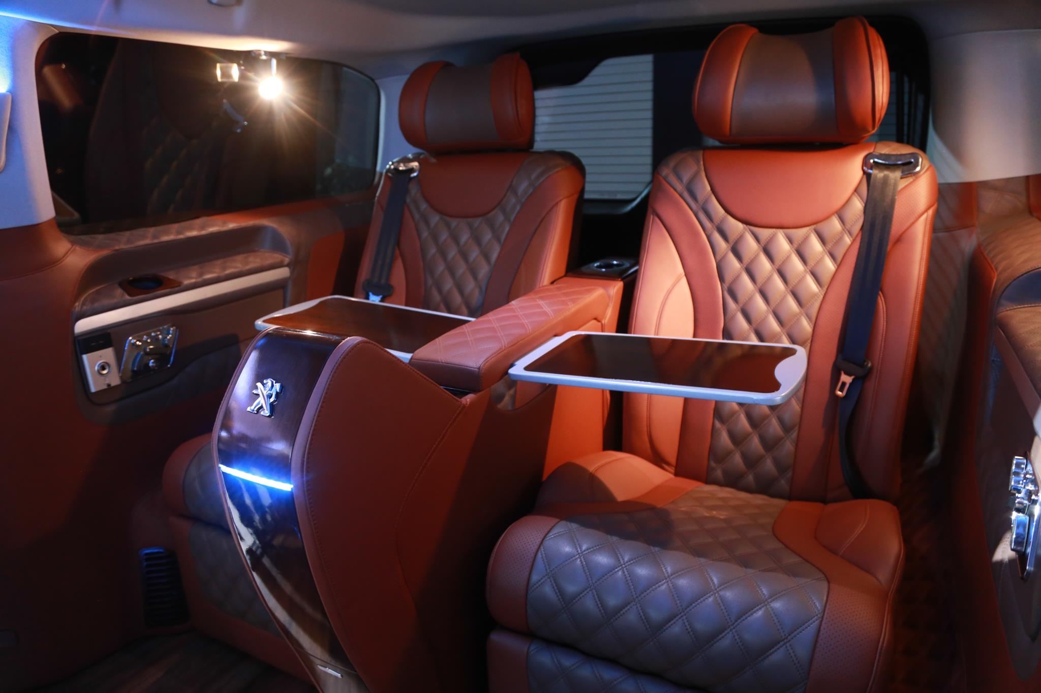 Can canh Peugeot Traveller vua ra mat anh 10