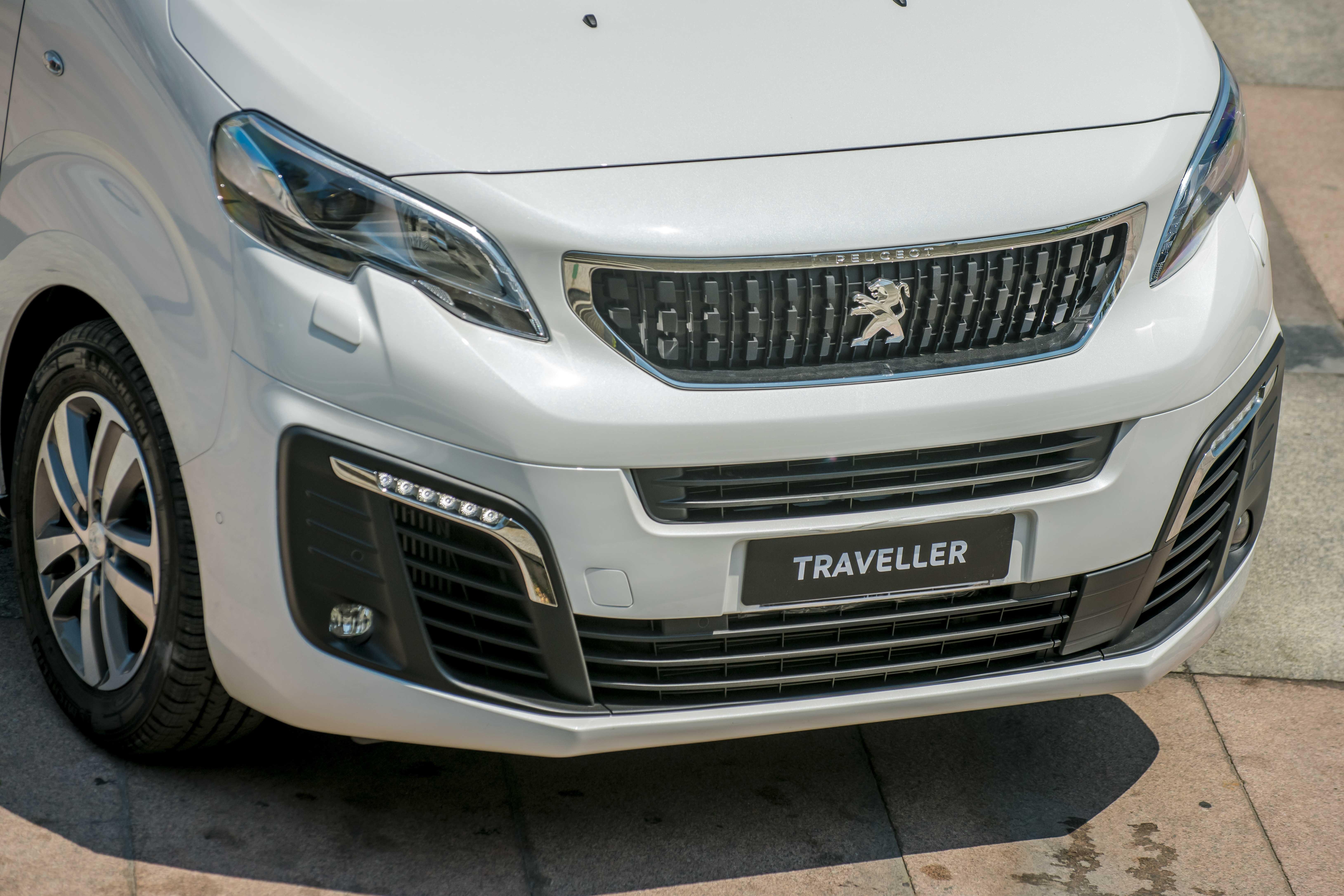 Can canh Peugeot Traveller vua ra mat anh 3
