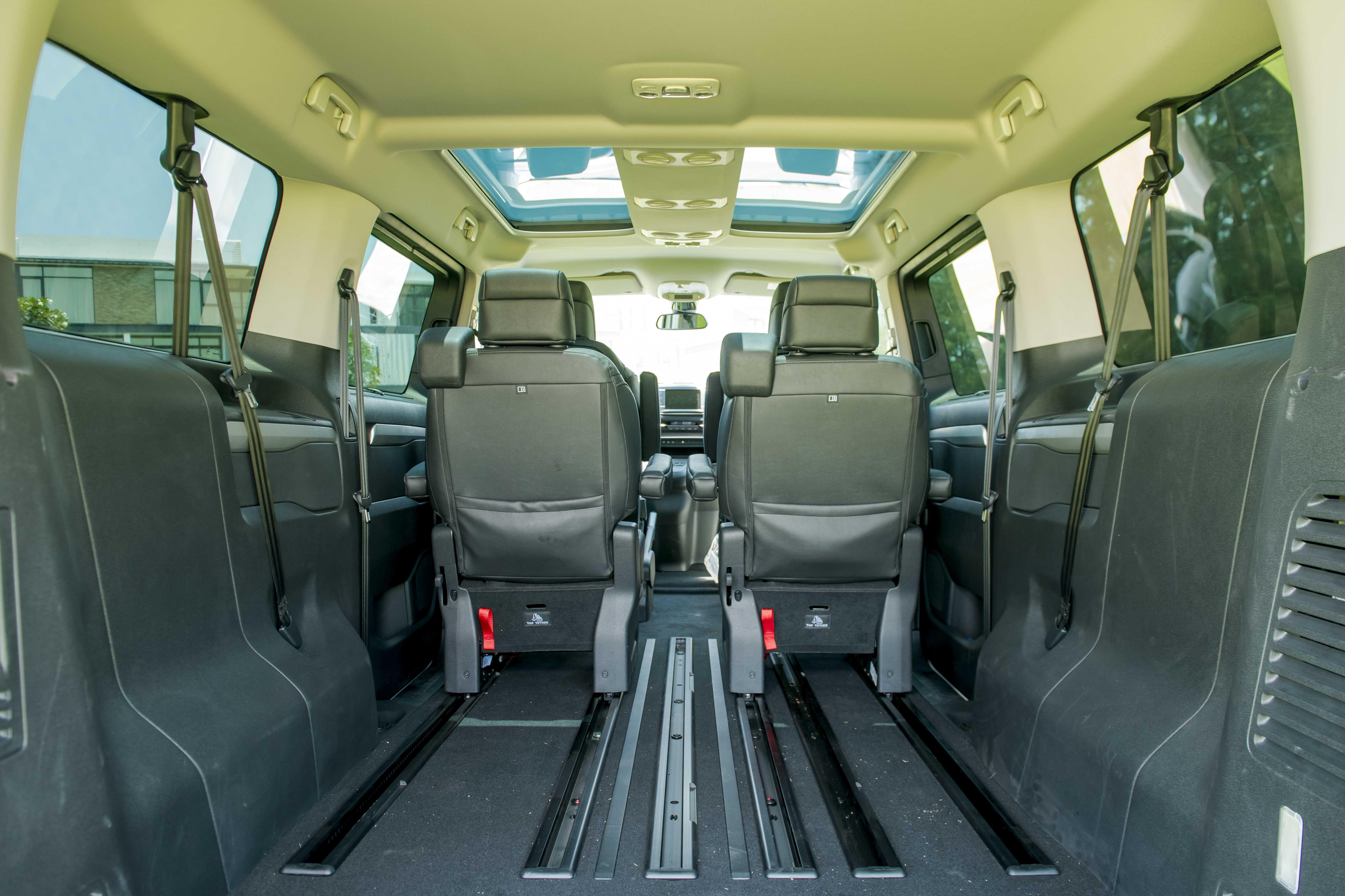 Can canh Peugeot Traveller vua ra mat anh 5