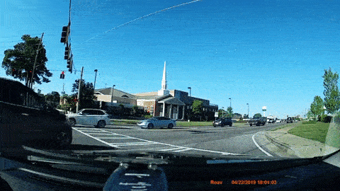 Re phai khong quan sat, oto bi container dam tan nat hinh anh