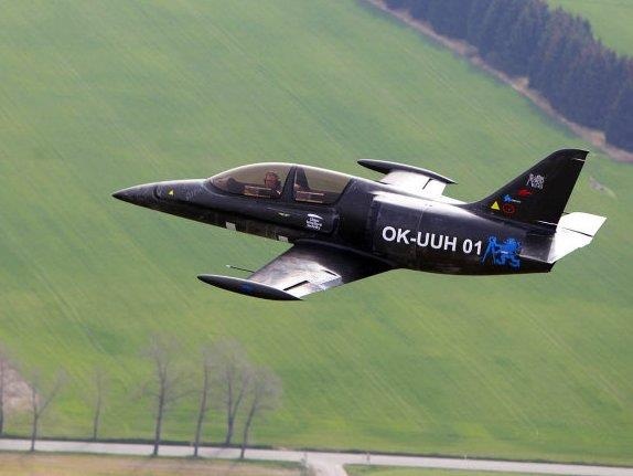 May bay gan dong co BMW S1000RR anh 1