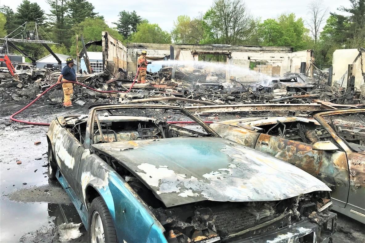 Hang chuc xe hiem boc chay trong truong quay HBO anh 4