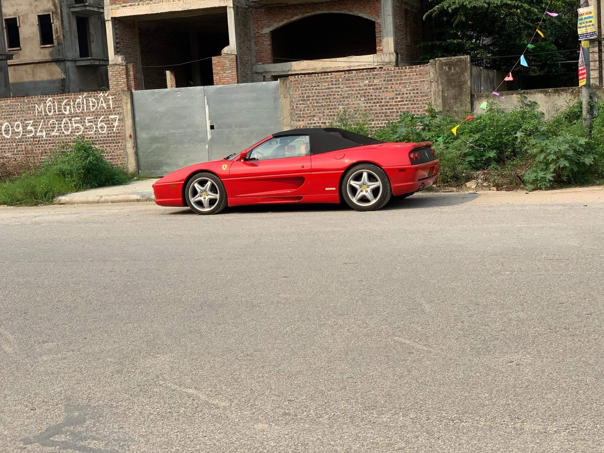 Ferrari F355 Spider doc nhat Viet Nam xuong pho anh 6