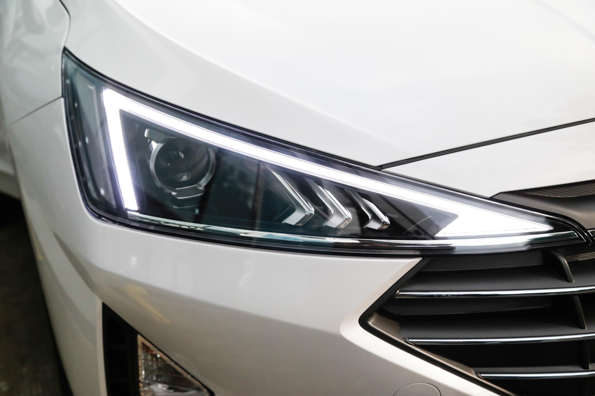 So sanh Hyundai Elantra 2019 va Kia Cerato 2019 anh 5