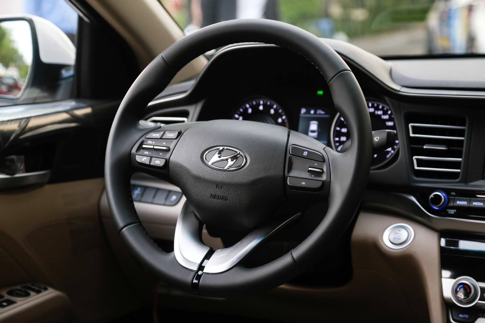 So sanh Hyundai Elantra 2019 va Kia Cerato 2019 anh 9