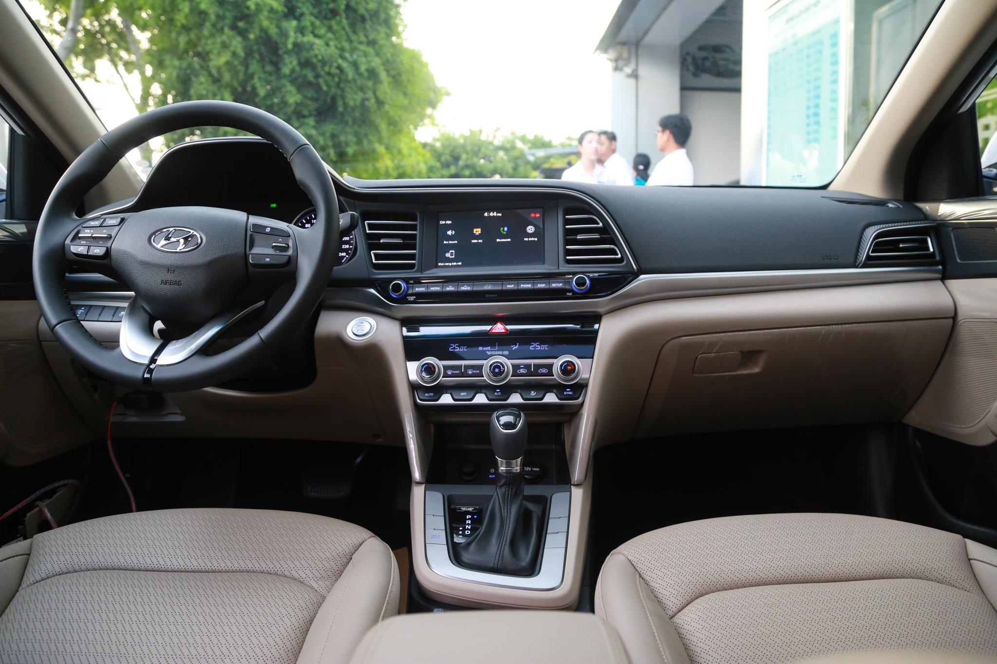 So sanh Hyundai Elantra 2019 va Kia Cerato 2019 anh 7