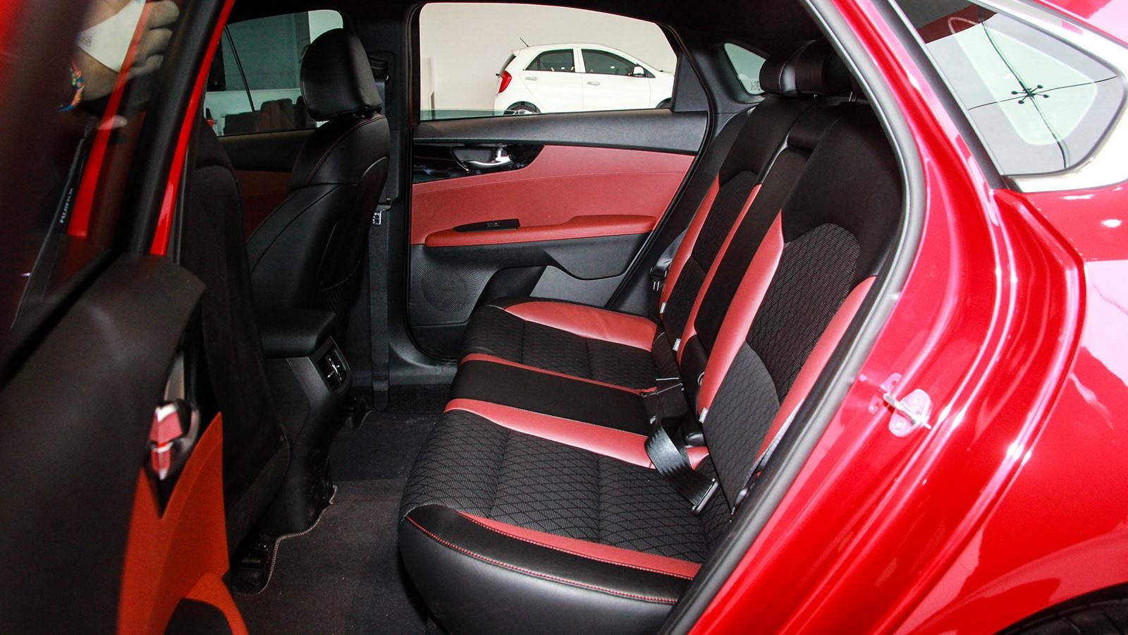 So sanh Hyundai Elantra 2019 va Kia Cerato 2019 anh 16