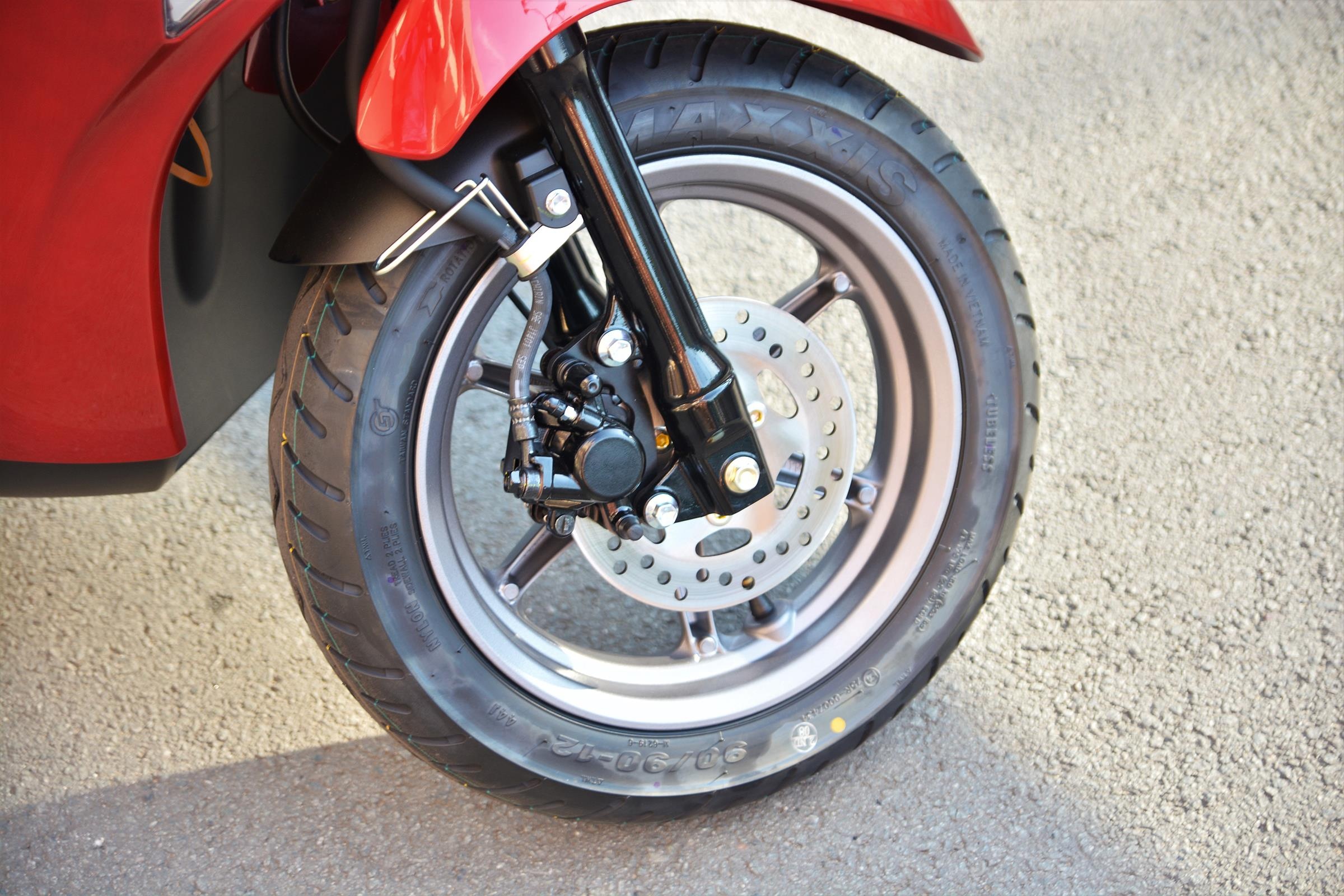 So sanh Yamaha Latte va Honda Lead anh 11