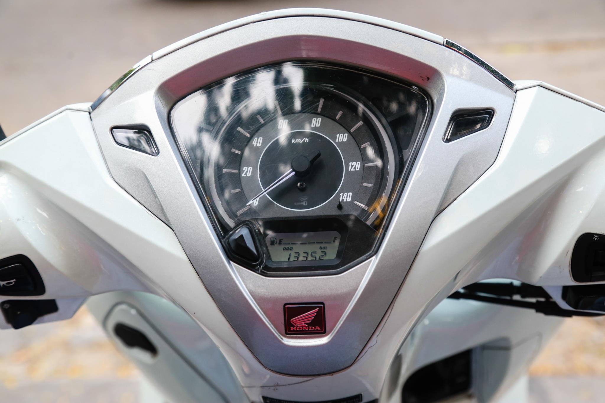 So sanh Yamaha Latte va Honda Lead anh 8