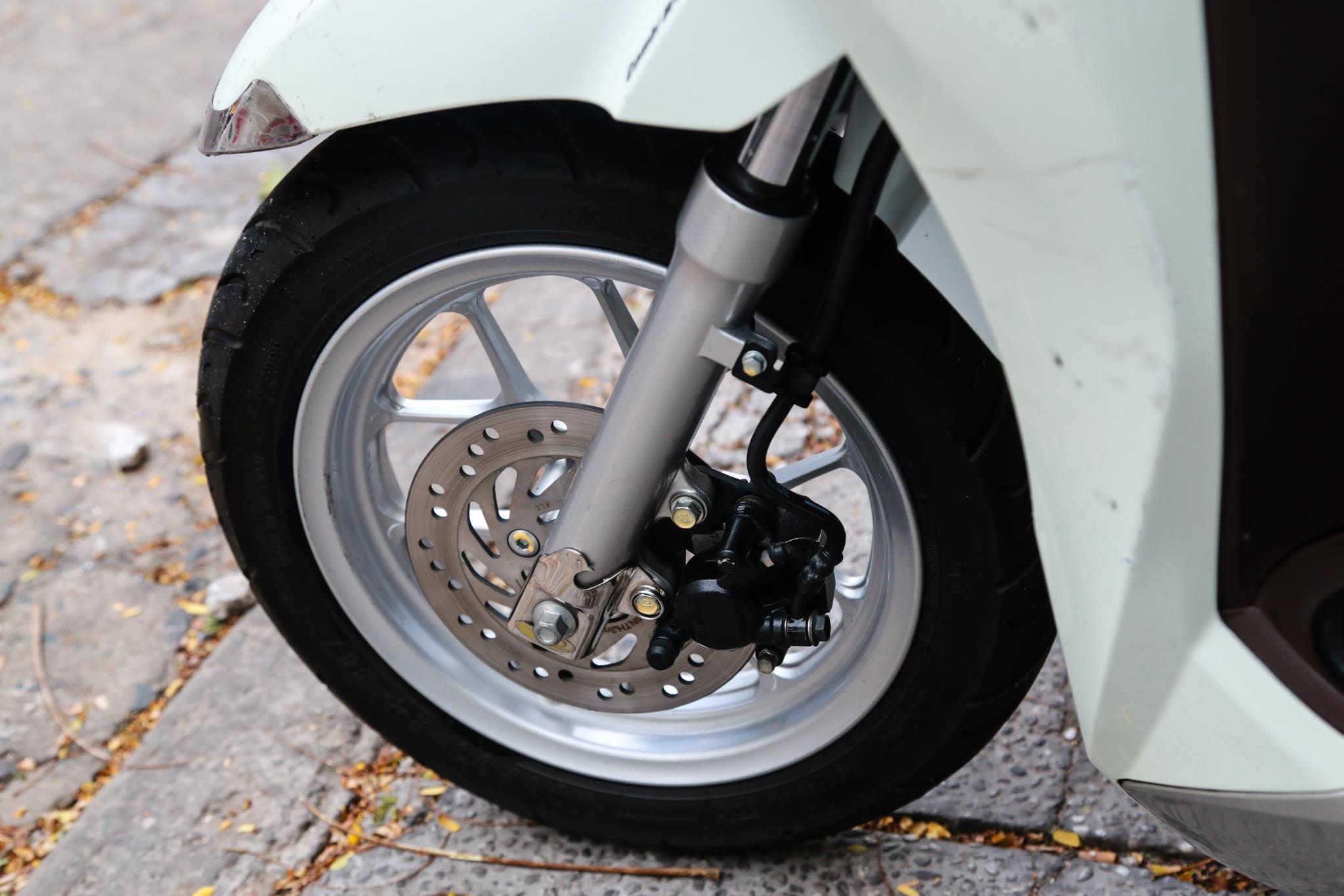 So sanh Yamaha Latte va Honda Lead anh 12