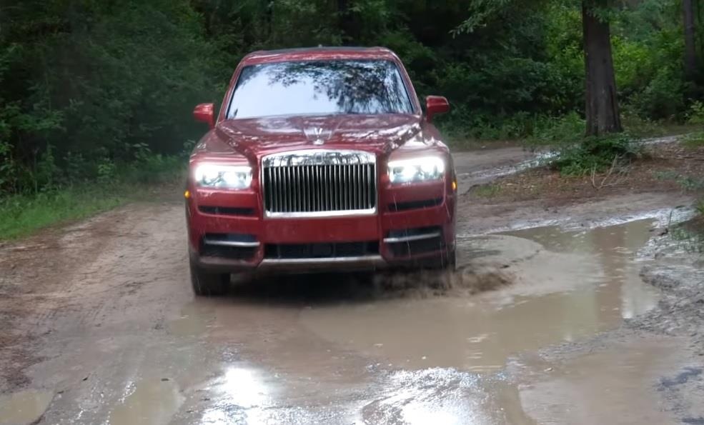 Rolls-Royce Cullinan the hien kha nang offroad anh 1