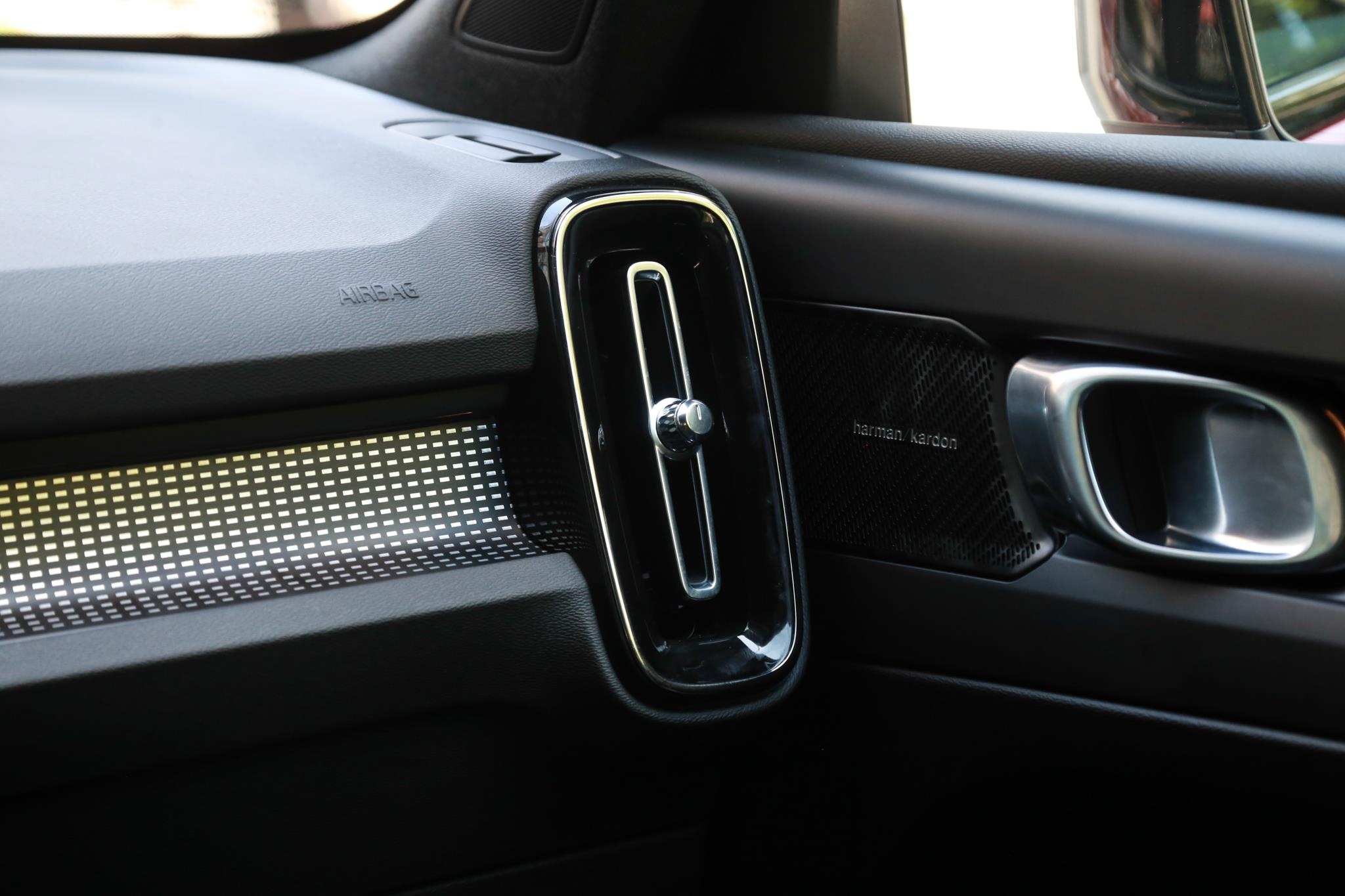 chi tiet Volvo XC40 gia 1, 75 ty anh 7