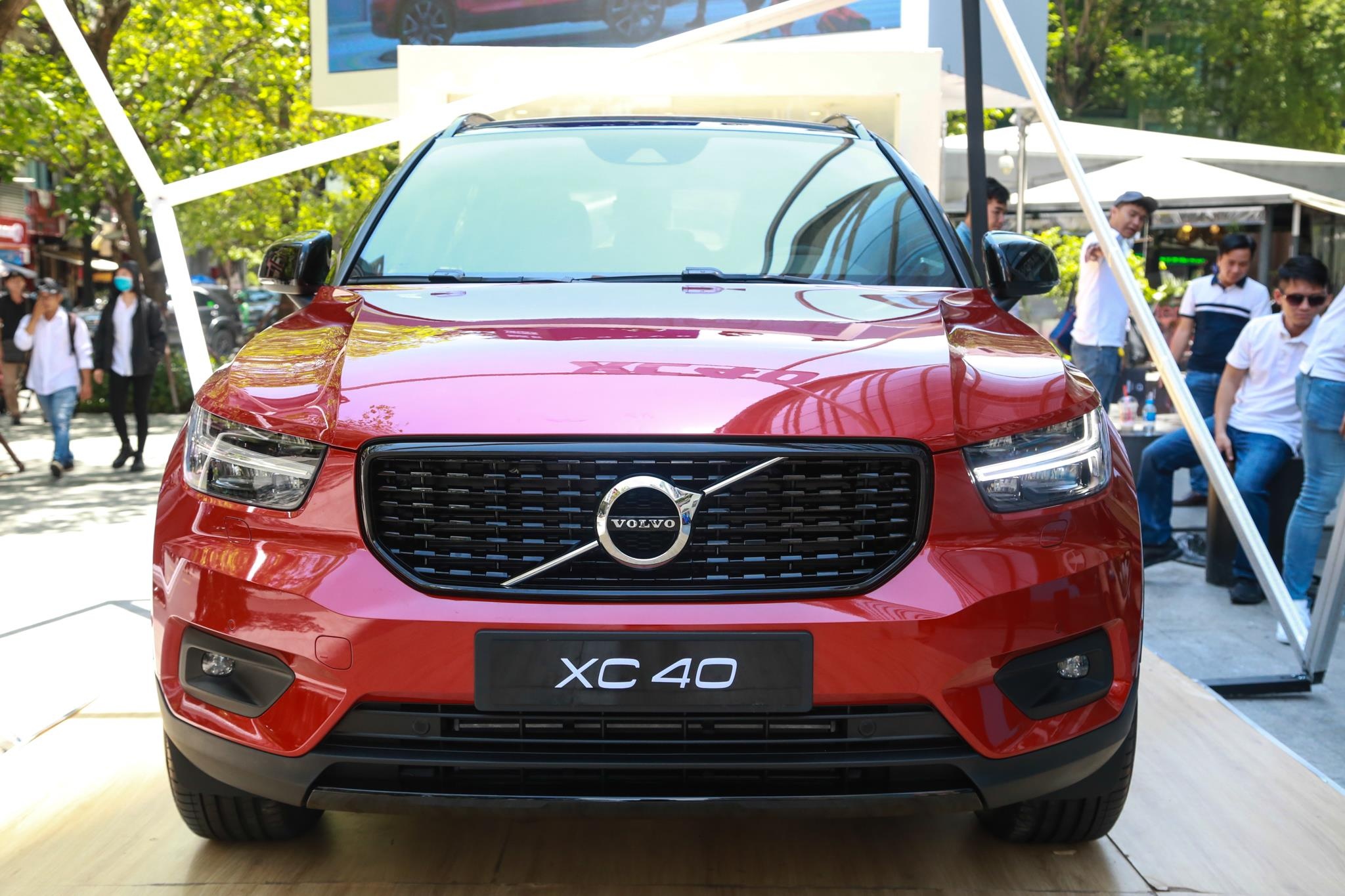 Chi tiet Volvo XC40 gia 1,75 ty dong, canh tranh Mercedes-Benz GLA hinh anh